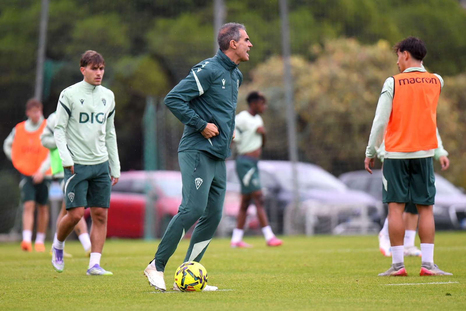 Garitano en un entrenamiento del Cádiz.