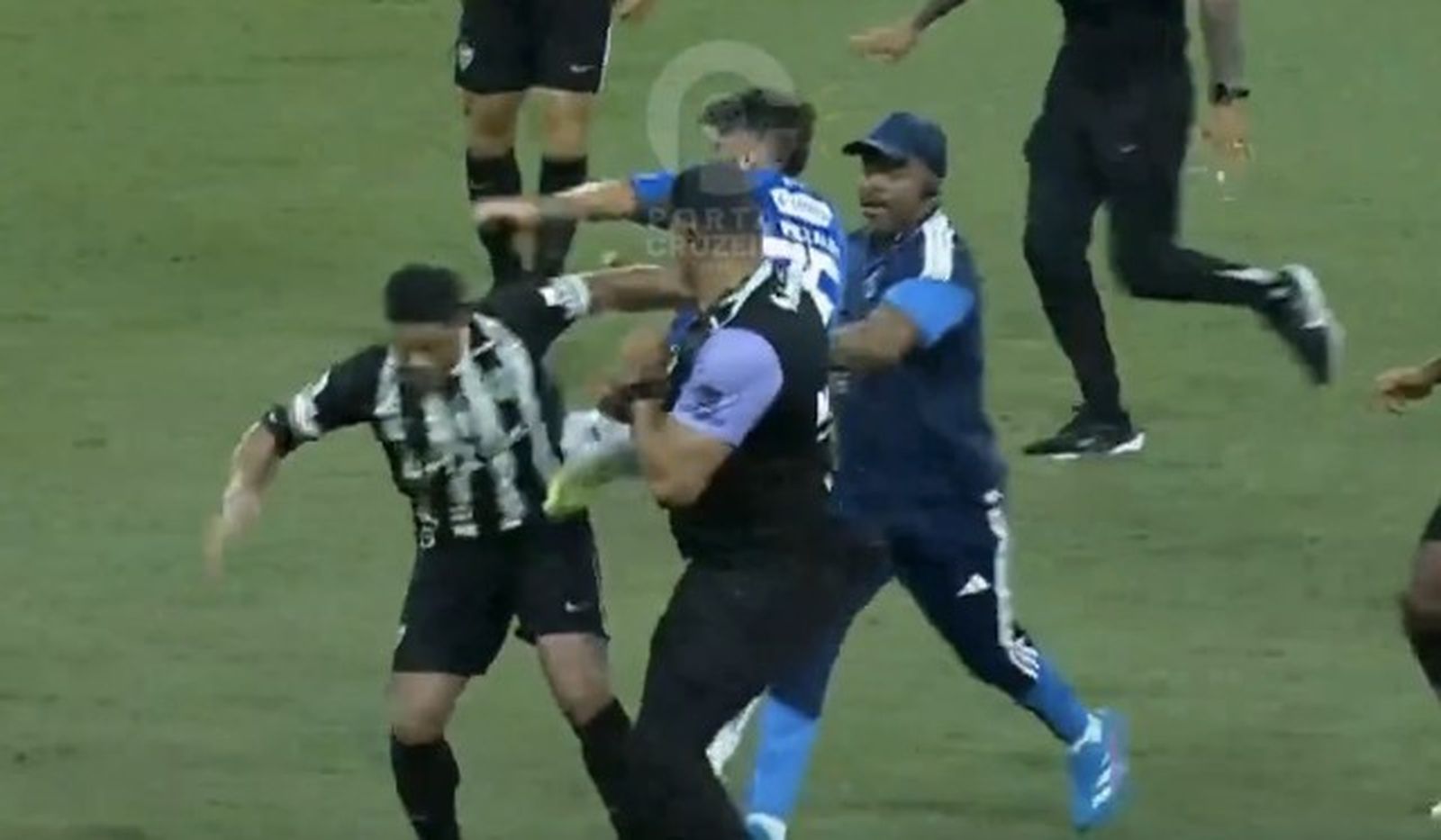 Una captura de pantalla de un momento de la pelea.