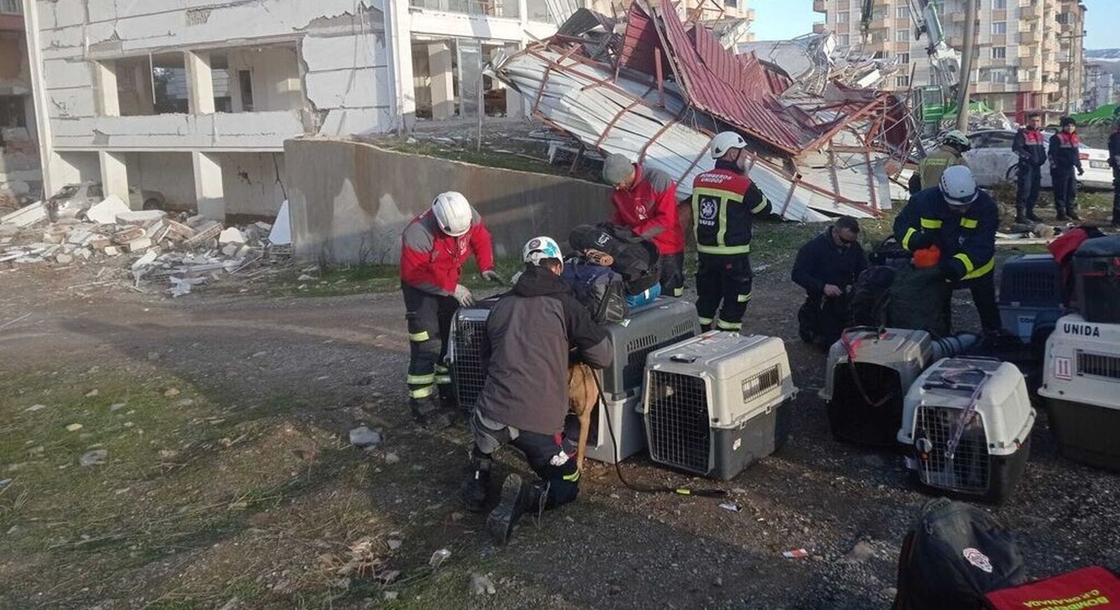 Miembros del contingente de Bomberos Unidos Sin Fronteras en Turquía.