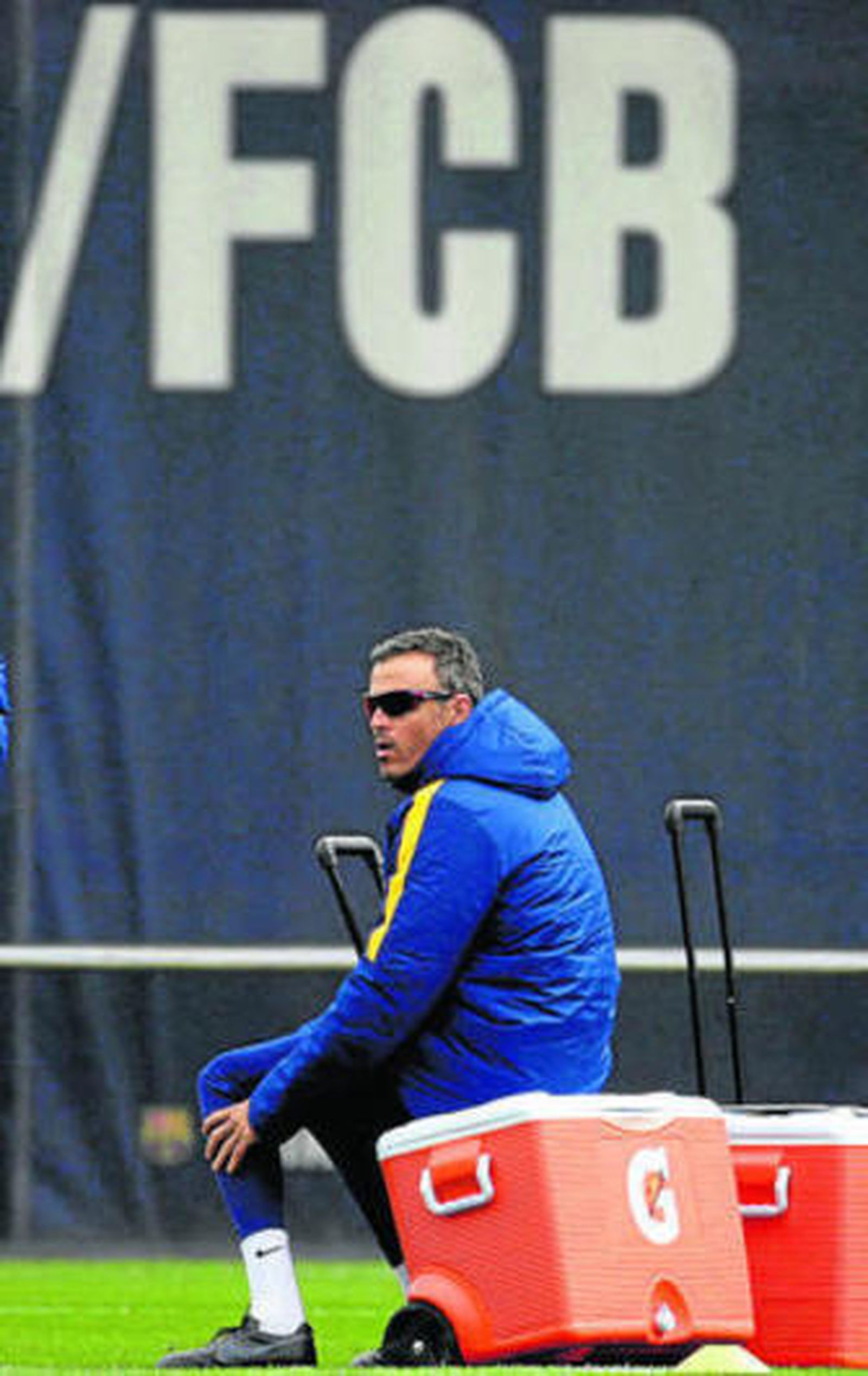 Luis Enrique sigue un reciente entrenamiento del Barcelona.