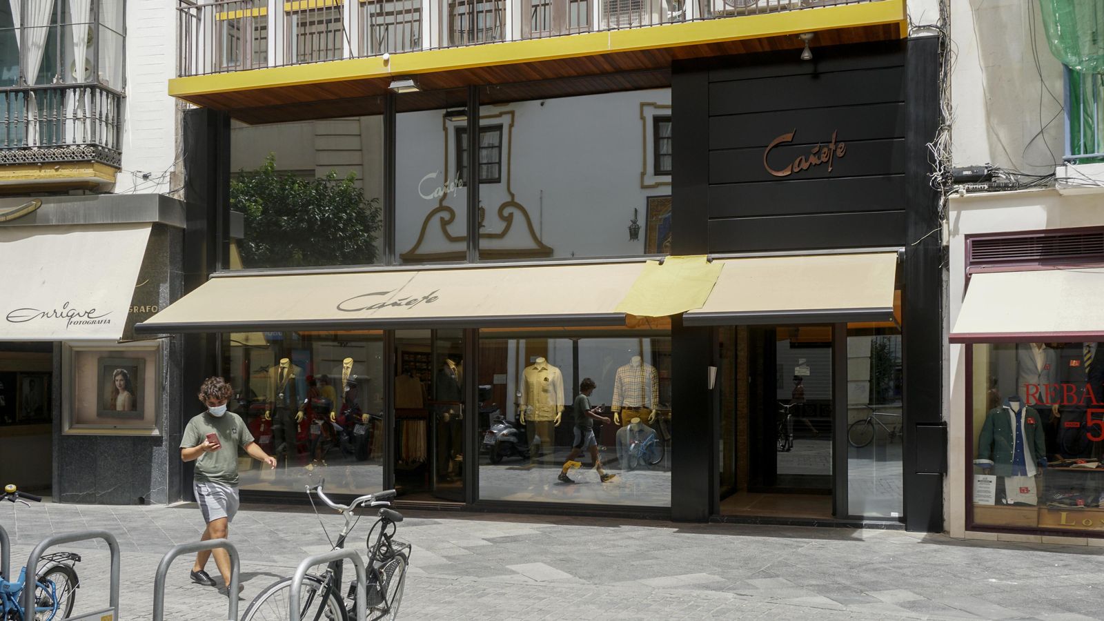 La tienda de ropa Cañete es otro de los negocios emblemáticos de Sevilla.