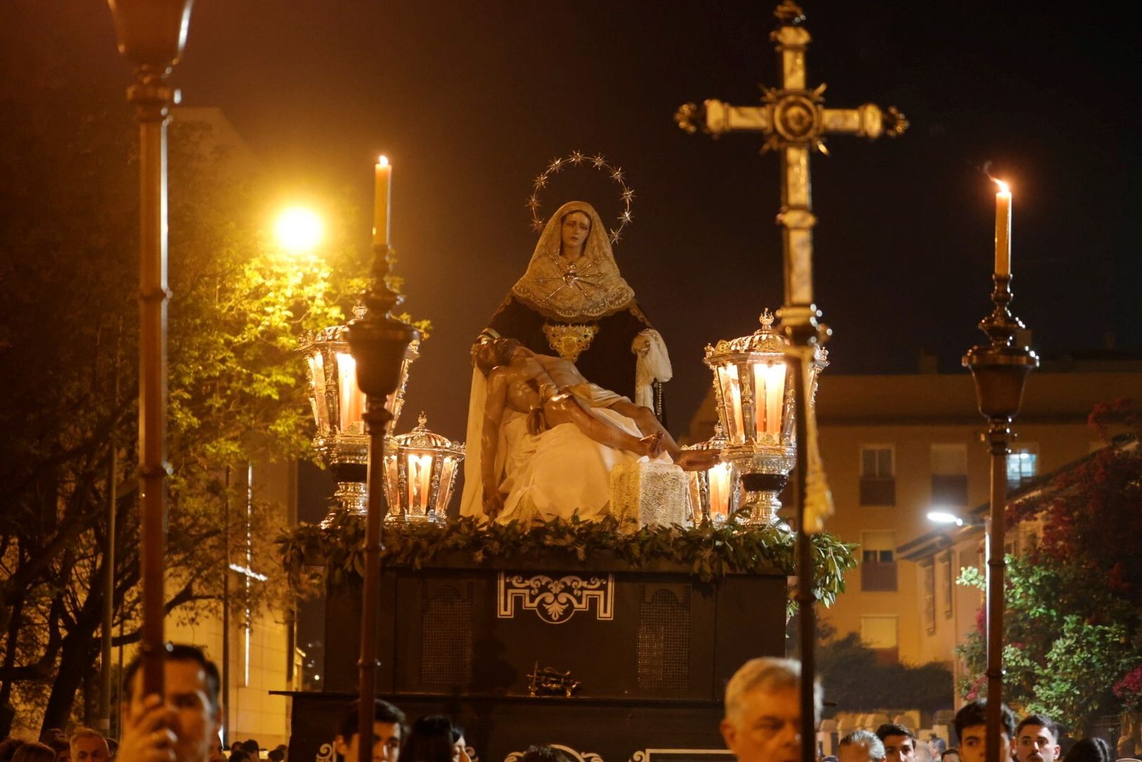 La procesión del Traslado al Sepulcro de Córdoba en este Sábado de Pasión, en imágenes