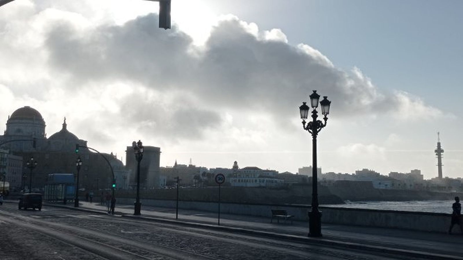 Algunas nubes pero sin lluvia en Cádiz.