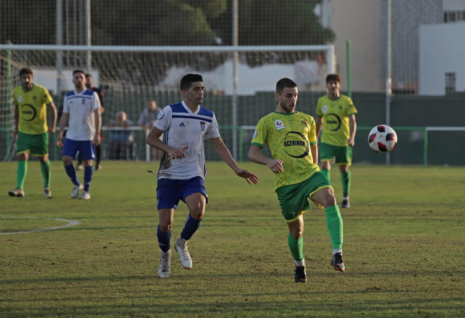 Álex Castillo 'Guti', en un partido con la UD Los Barrios.