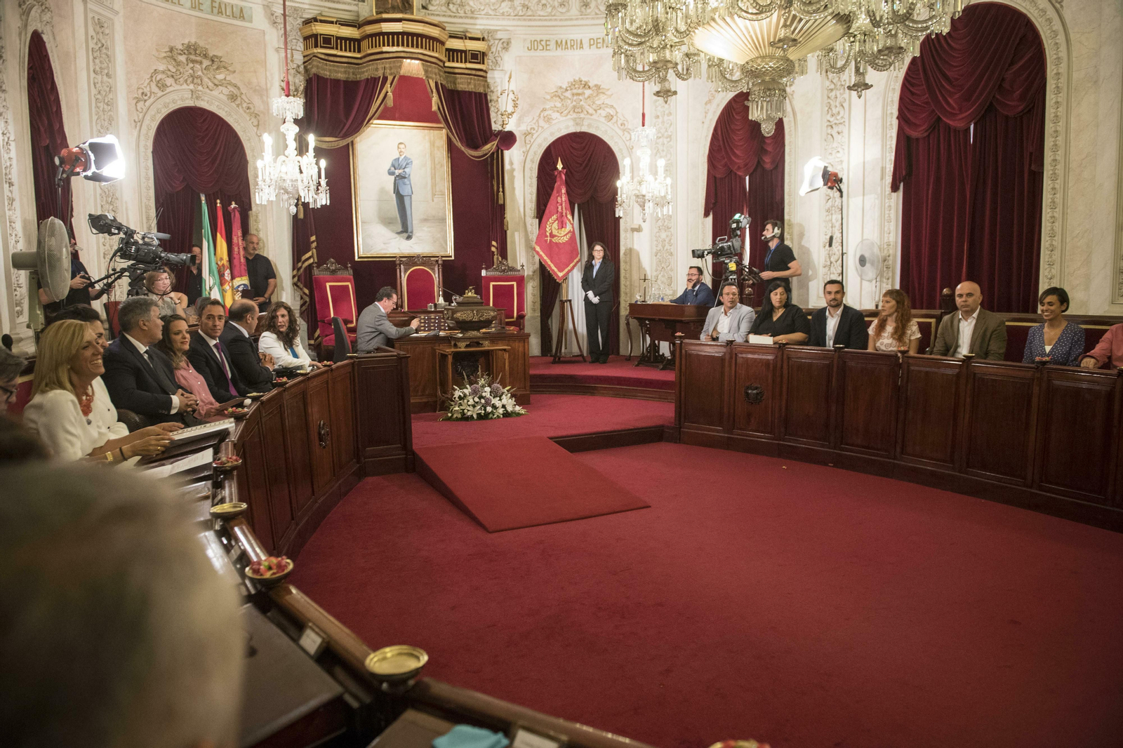 Imágenes de la investidura de José María González Kichi