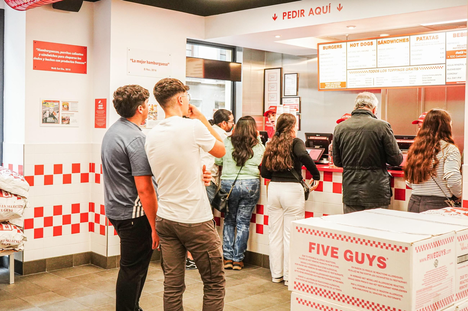 Así es la nueva hamburguesería del centro de Granada: todas las imágenes de Five Guys