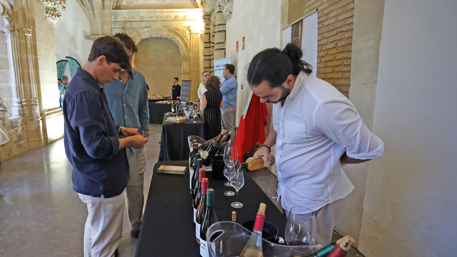 Inauguración de 'Entre Vinos Tintos y Blancos' en Jerez