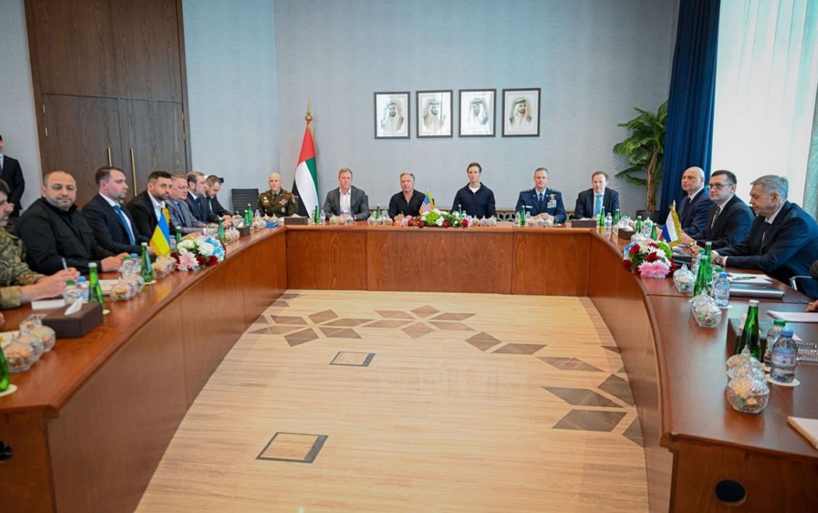 Comienza en Abu Dabi la segunda ronda de negociaciones entre Ucrania, Rusia y EEUU.