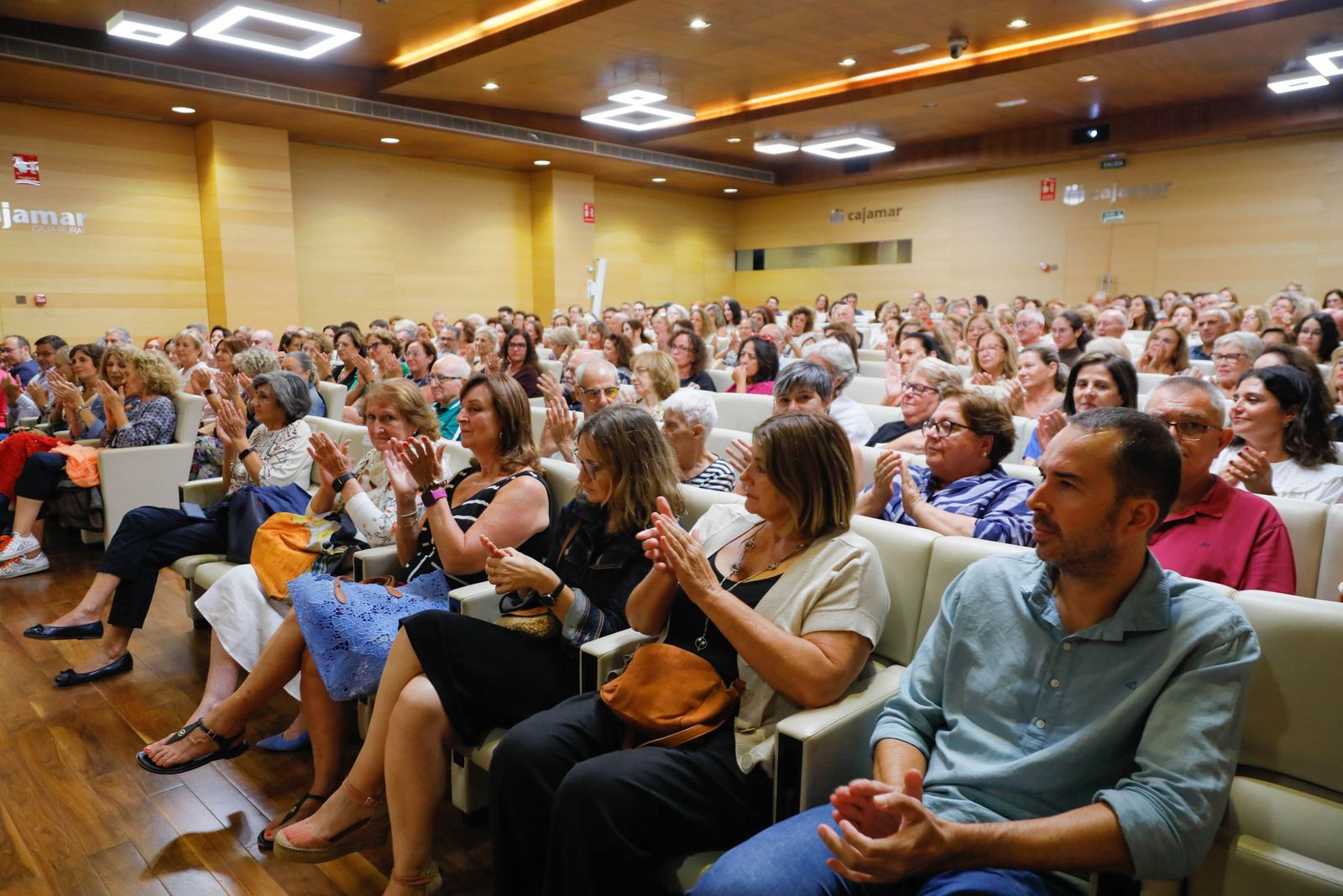 Imágenes de Diario de los Libros, con Julia Navarro