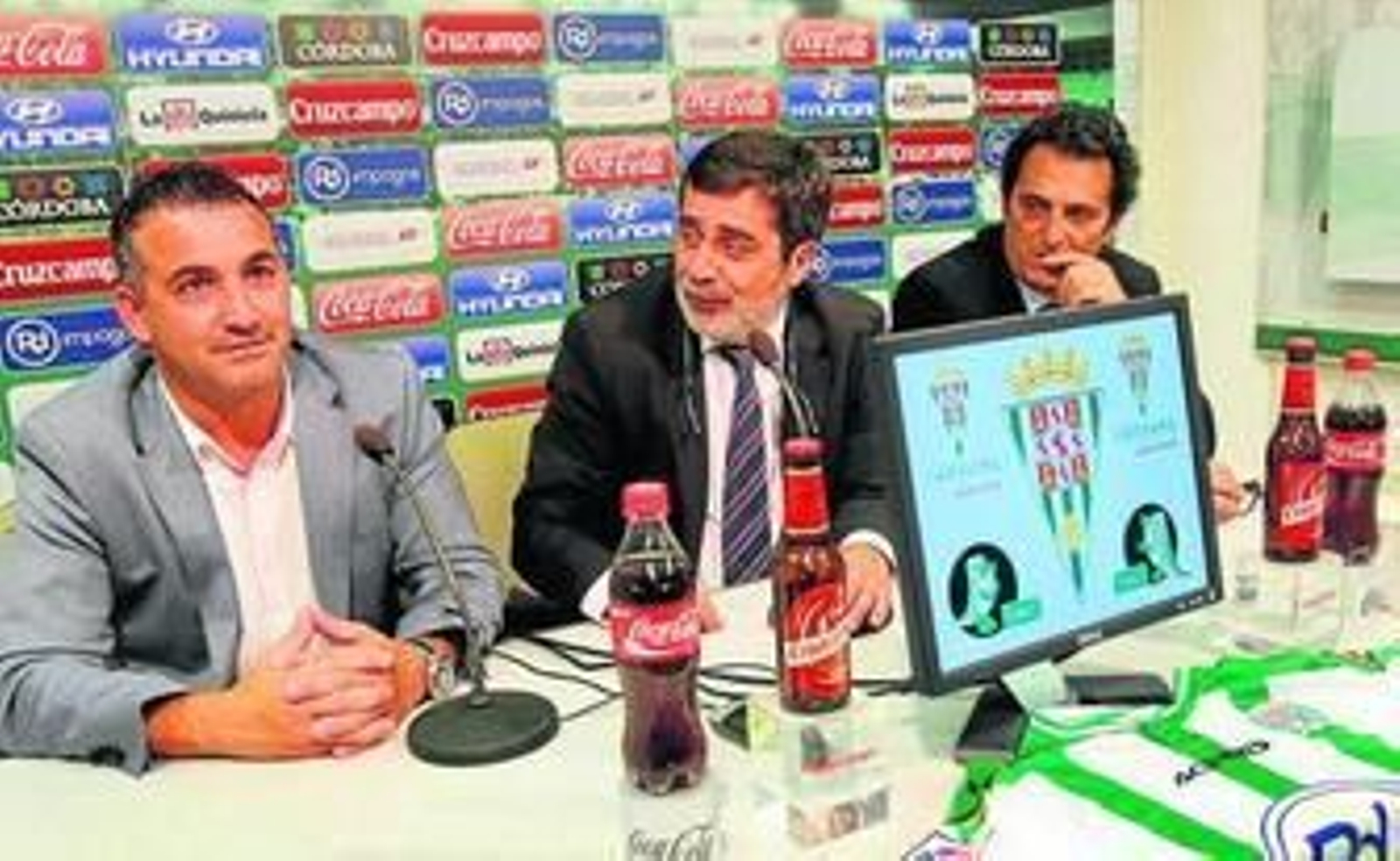 Ángel Calvo, Carlos González y Javier Bonache, en el acto de renovación de RDI como patrocinador del equipo