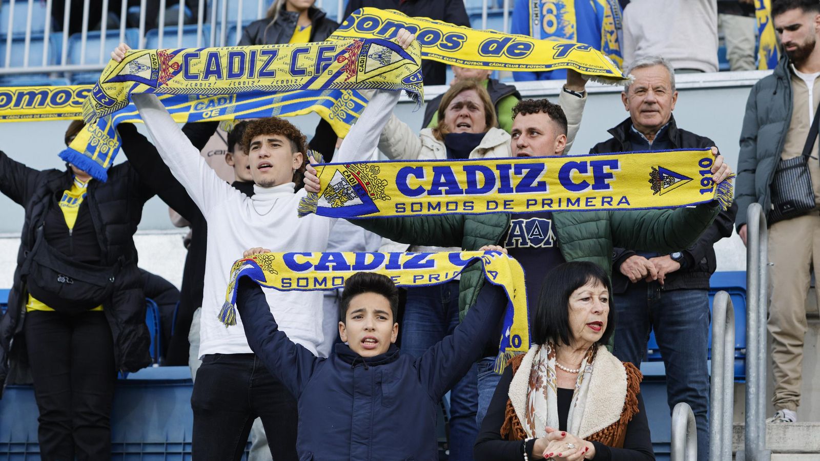 Búscate entre las fotos del partido de fútbol Cádiz CF - Albacete Balompié