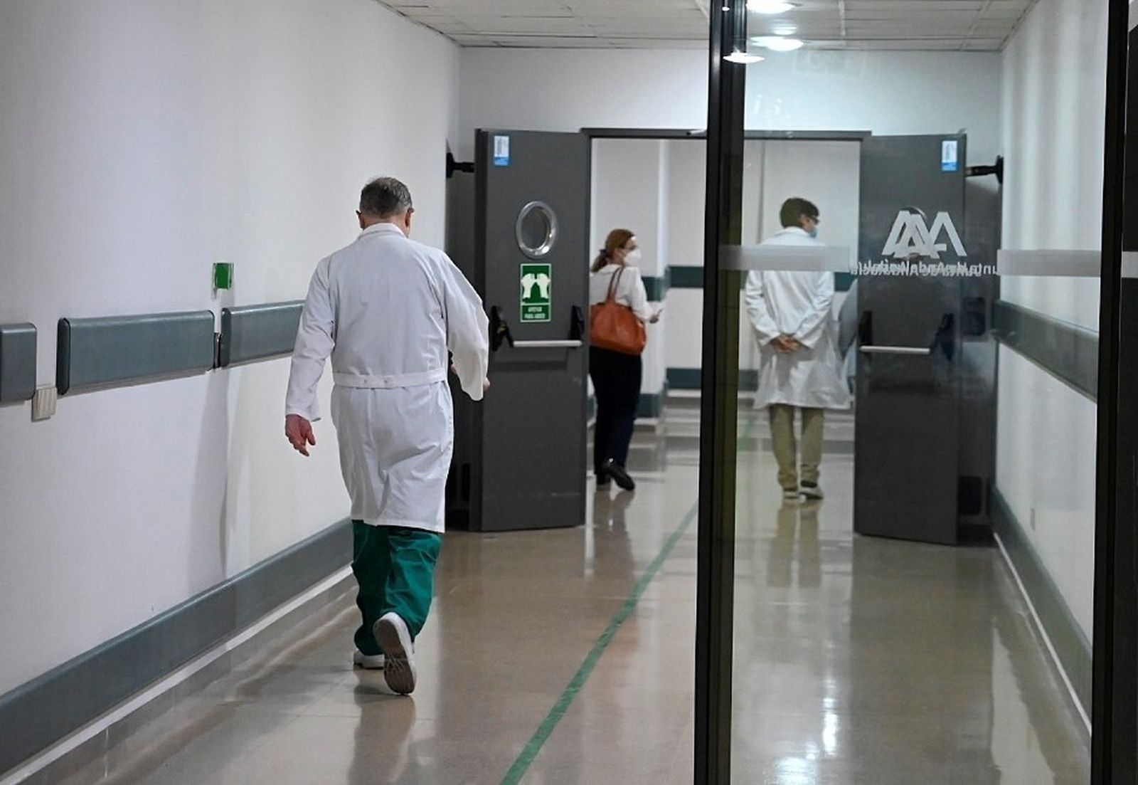 Médicos en un centro sanitario | Imagen de archivo