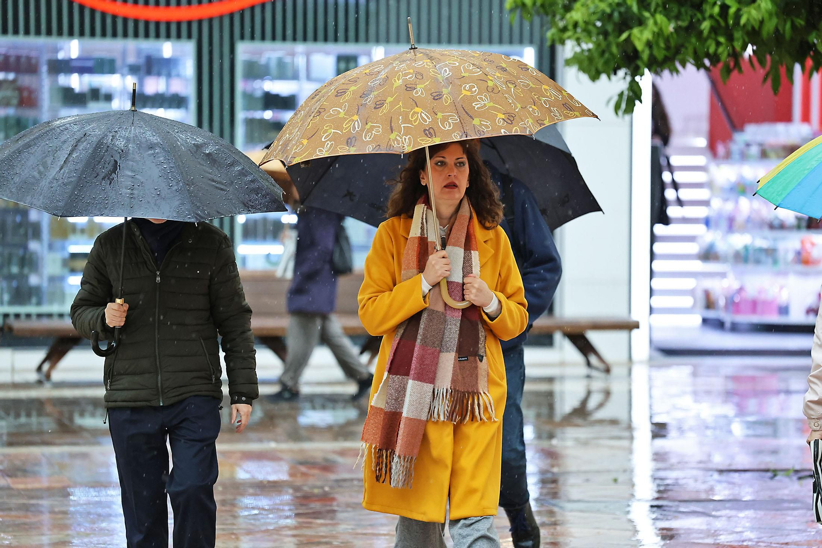 Las imágenes de la lluviosa mañana del jueves 13 de marzo en Huelva