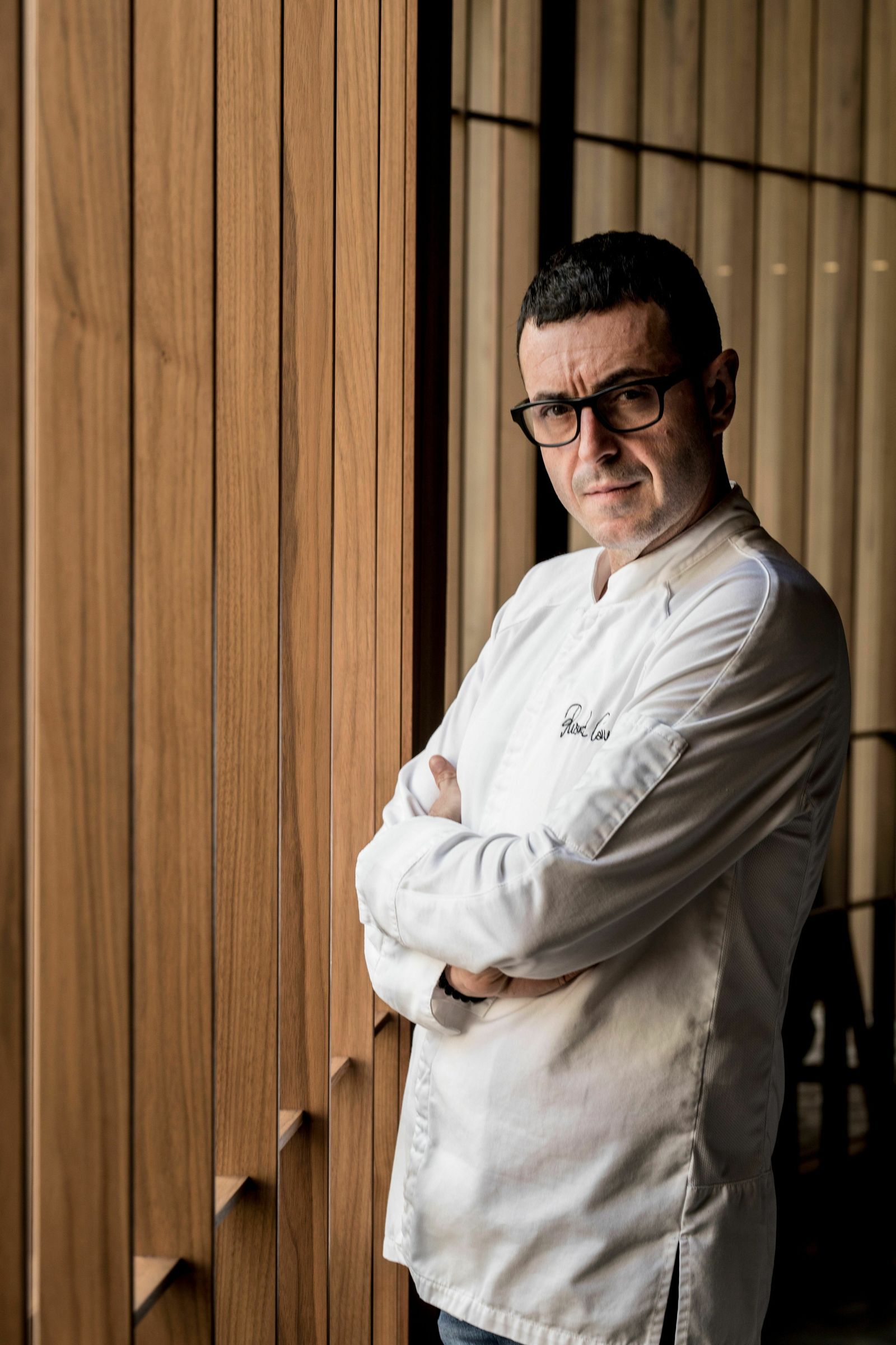 LAS CENAS. 8 de agosto, Ricard Camarena, 2 Estrellas Michelin. Sus recetas de sabores, productos y buen servicio le han servido para lograr tres veces la Estrella Michelín en sus restaurantes ‘Arrop’, ‘Arrop Valencia’ y ‘Ricard Camarena Restaurant’.