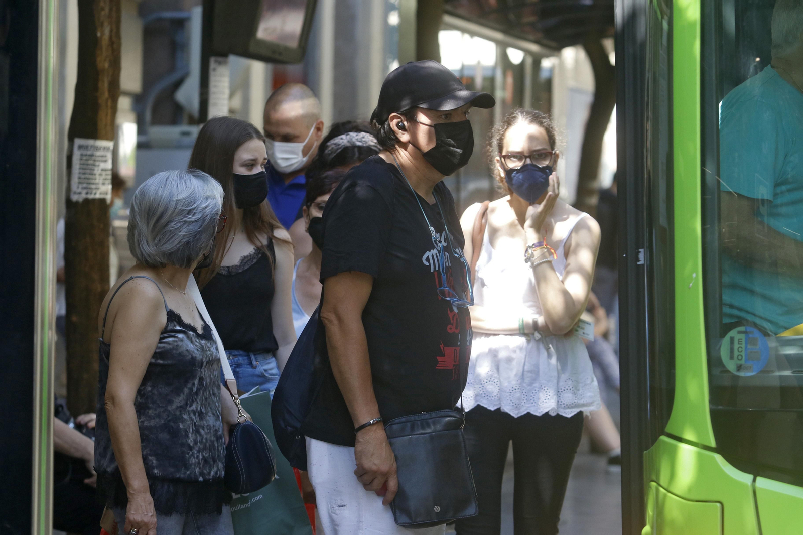 El primer día sin mascarilla en la calle en Córdoba, en fotografías