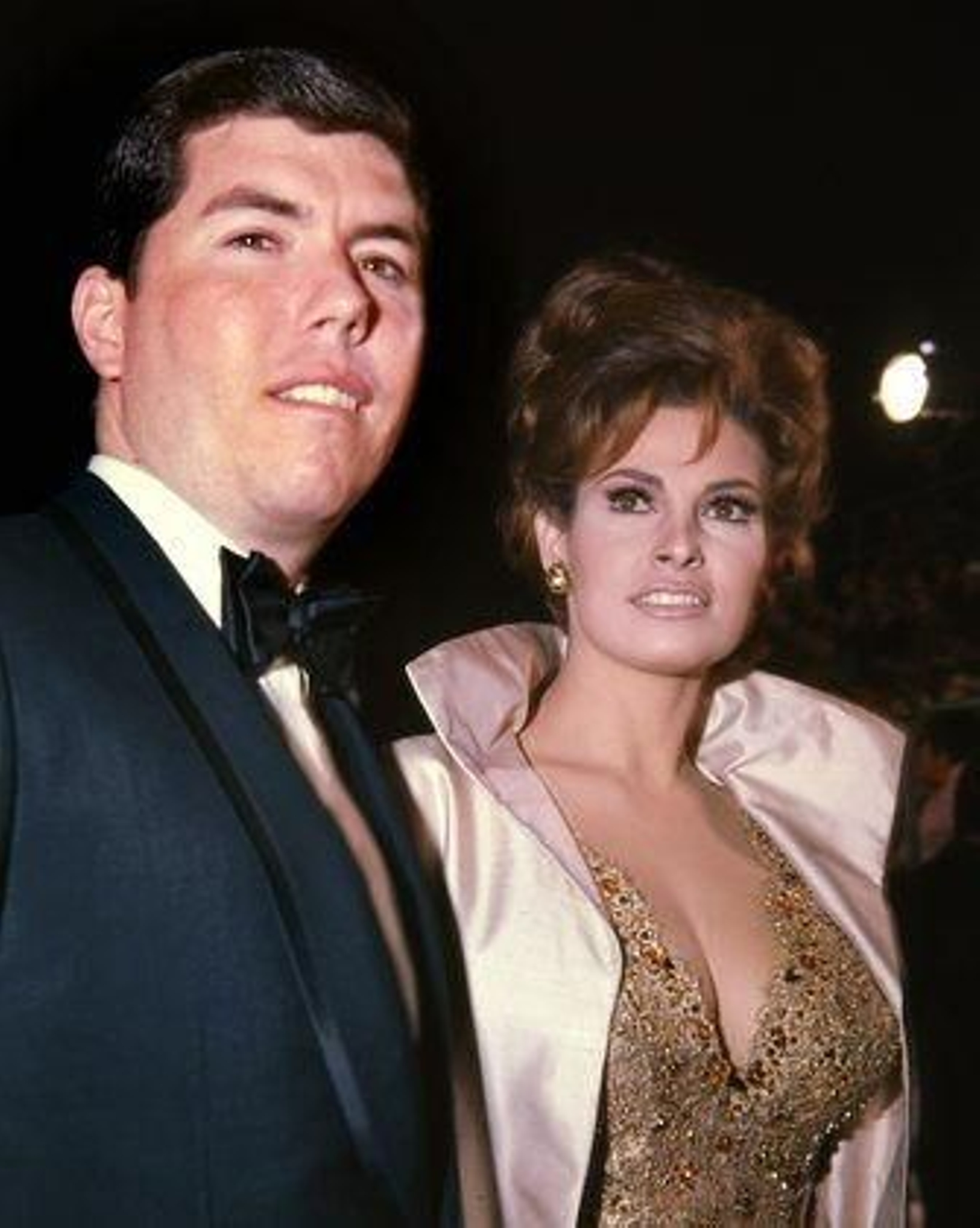 Patrick Curtis con su esposa, Raquel Welch