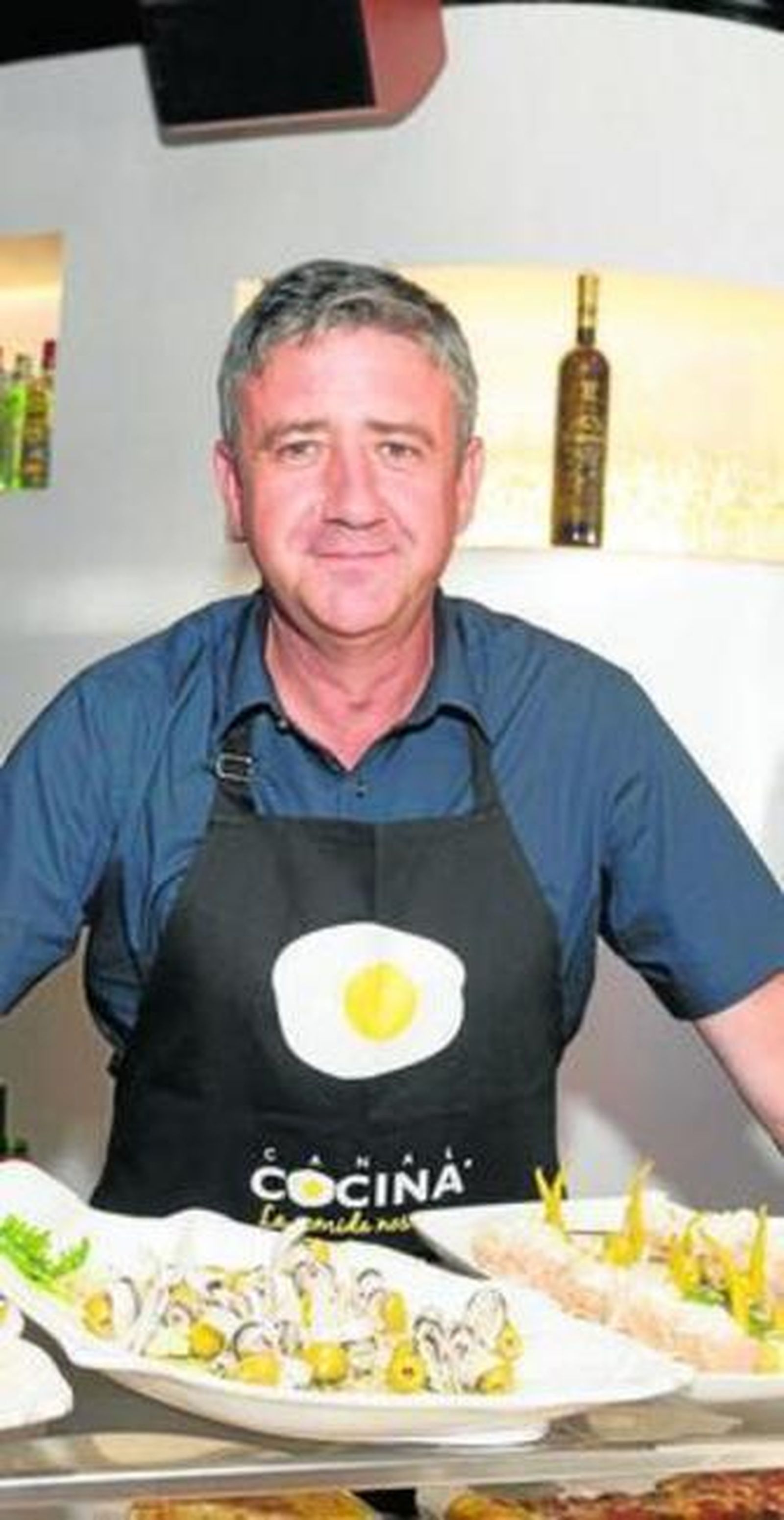 Ramón Arangüena es plena faena de su programa en Canal Cocina.