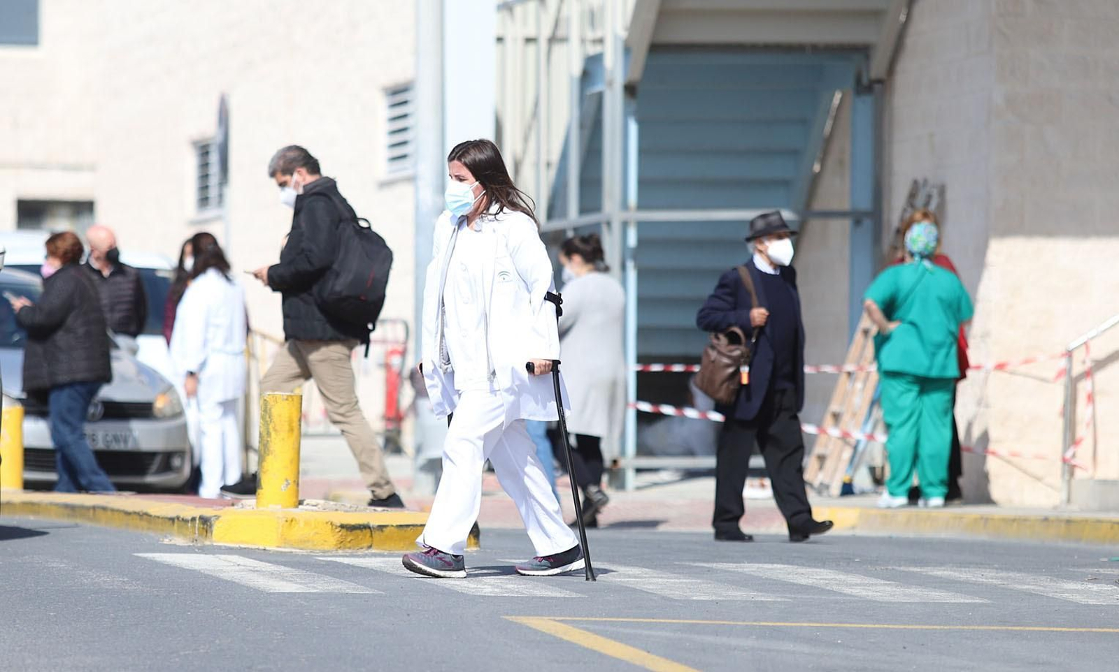 Inmediaciones del Hospital Juan Ramón Jiménez.