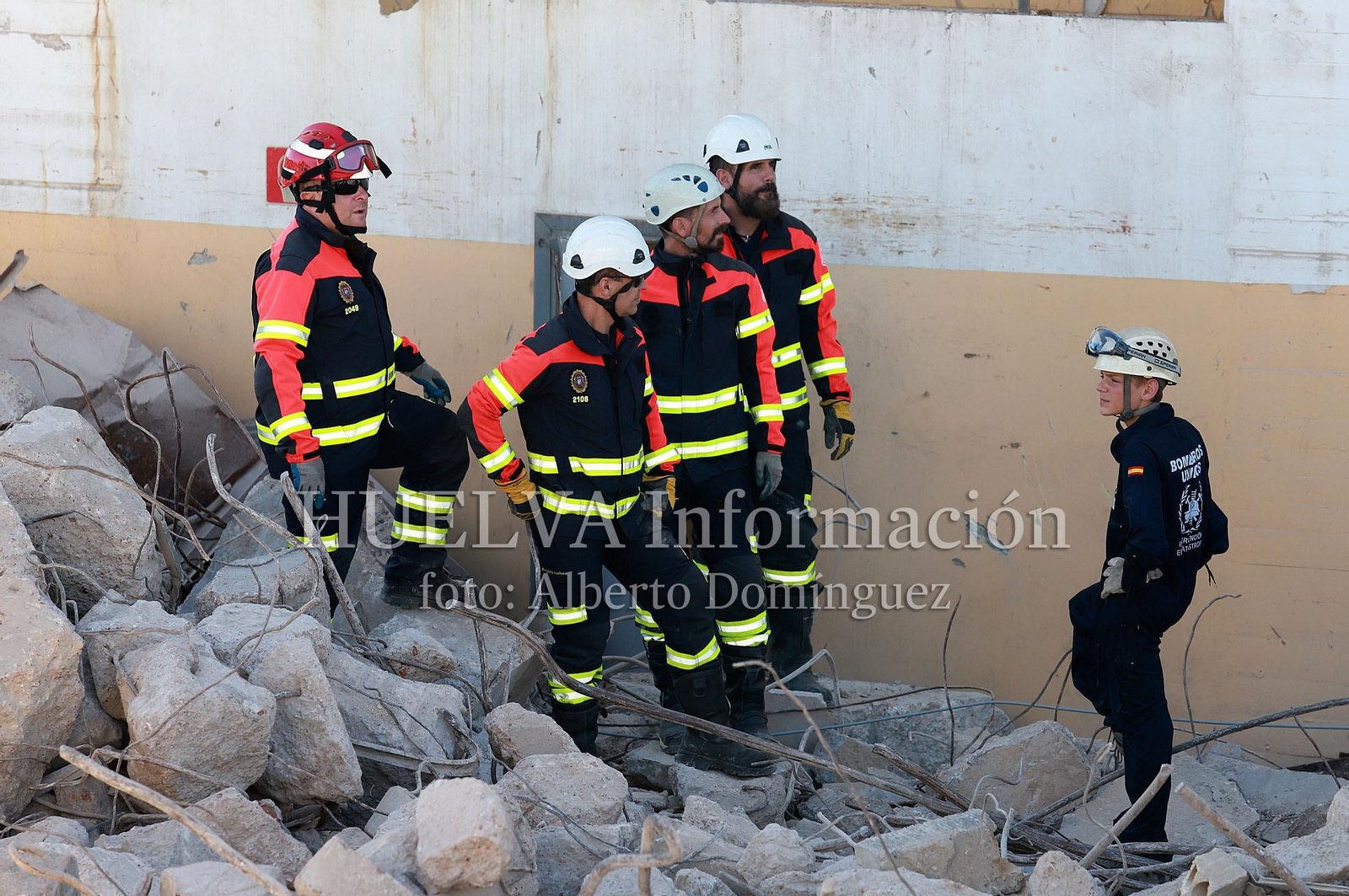 Imágenes del simulacro de los Bomberos de Huelva con la Unidad Canina