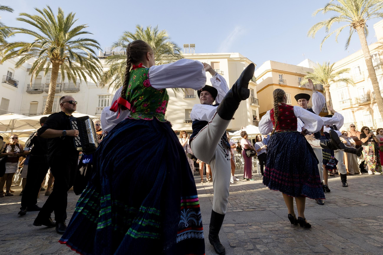 Las imágenes del desfile inaugural del XXX Festival de Folklore Ciudad de Cádiz