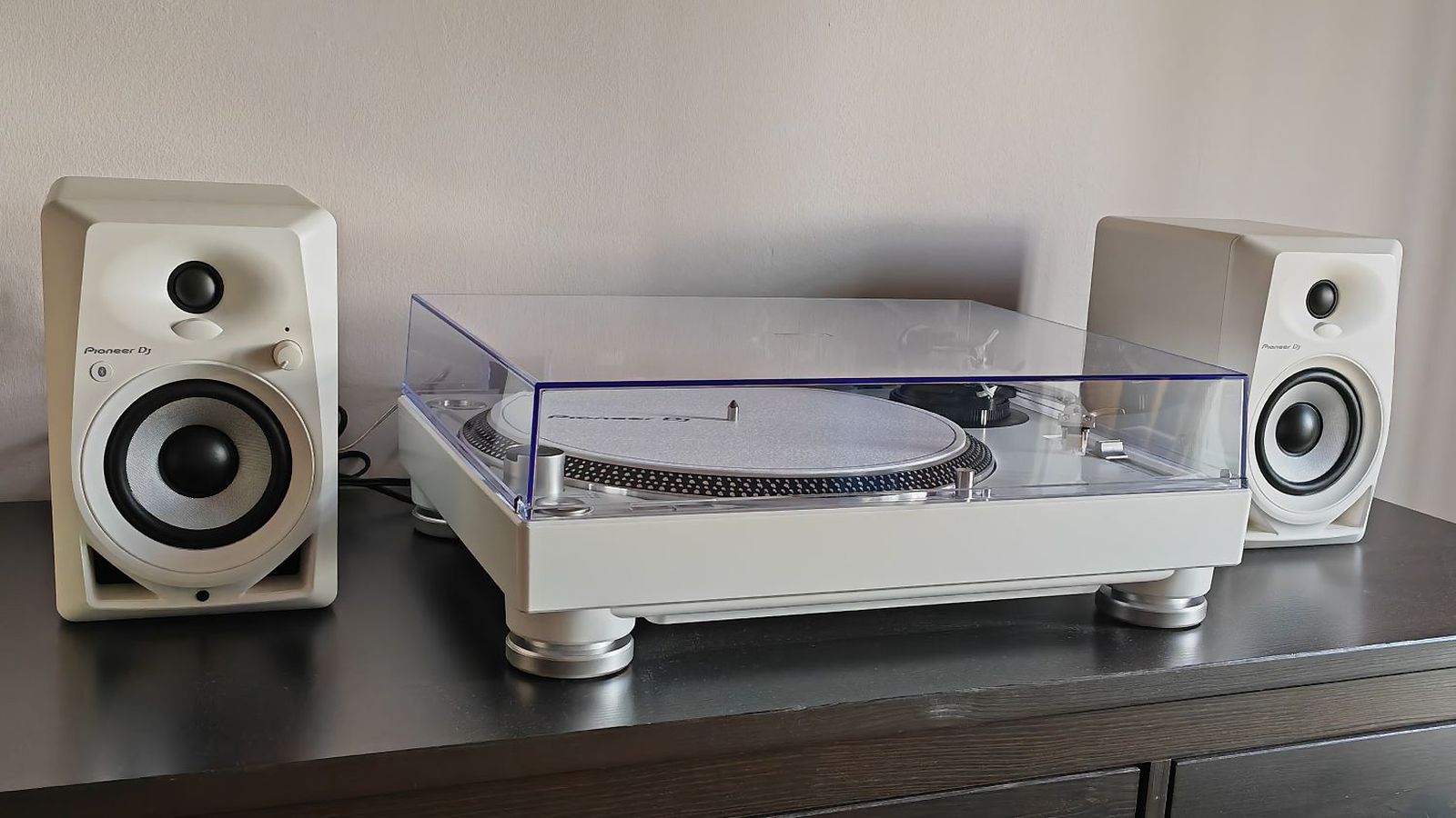 Tocadiscos Pioneer DJ PLX-500 y altavoces DM-40 BT