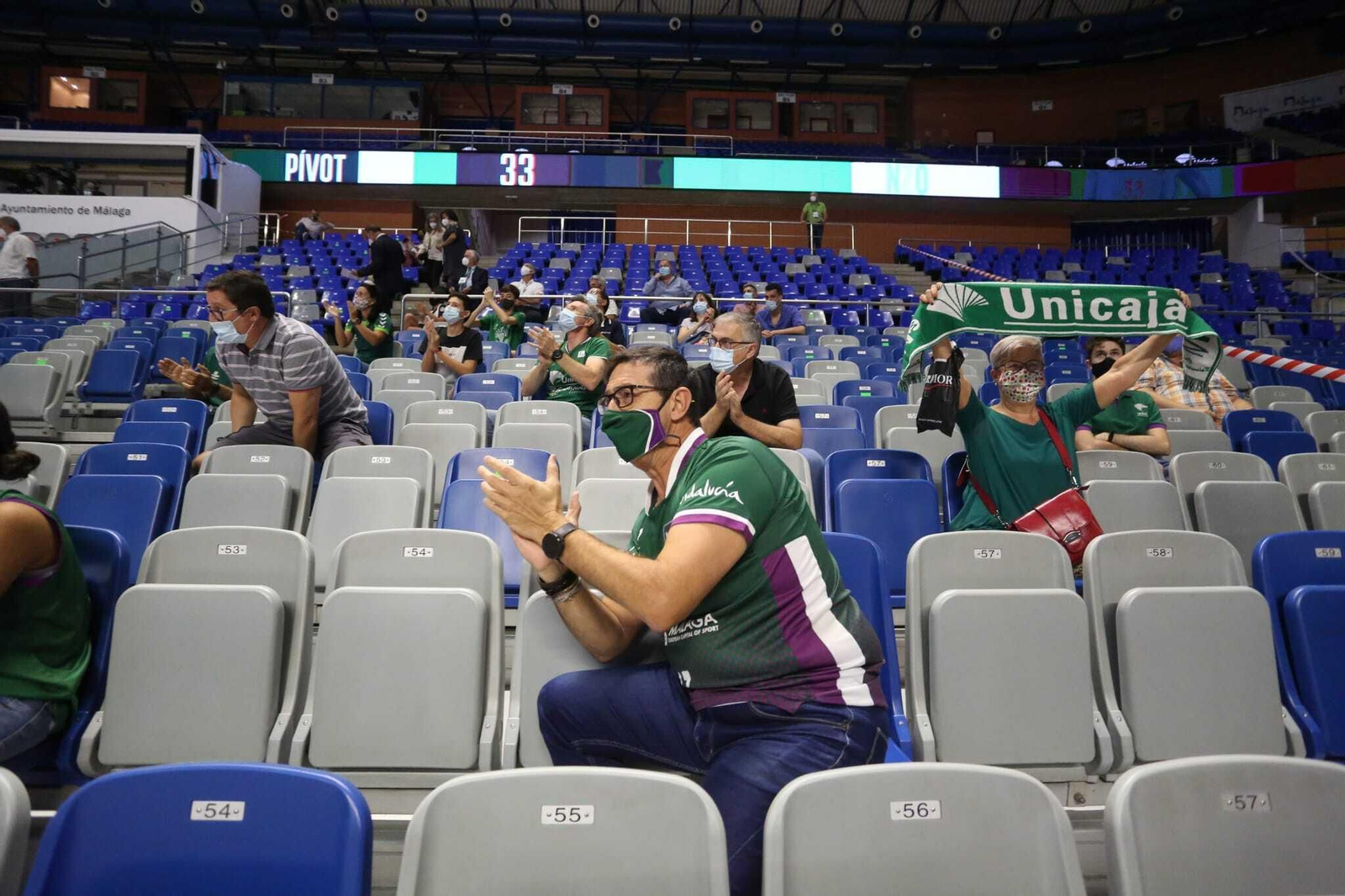 Las fotos del regreso de la afición del Unicaja al Carpena.