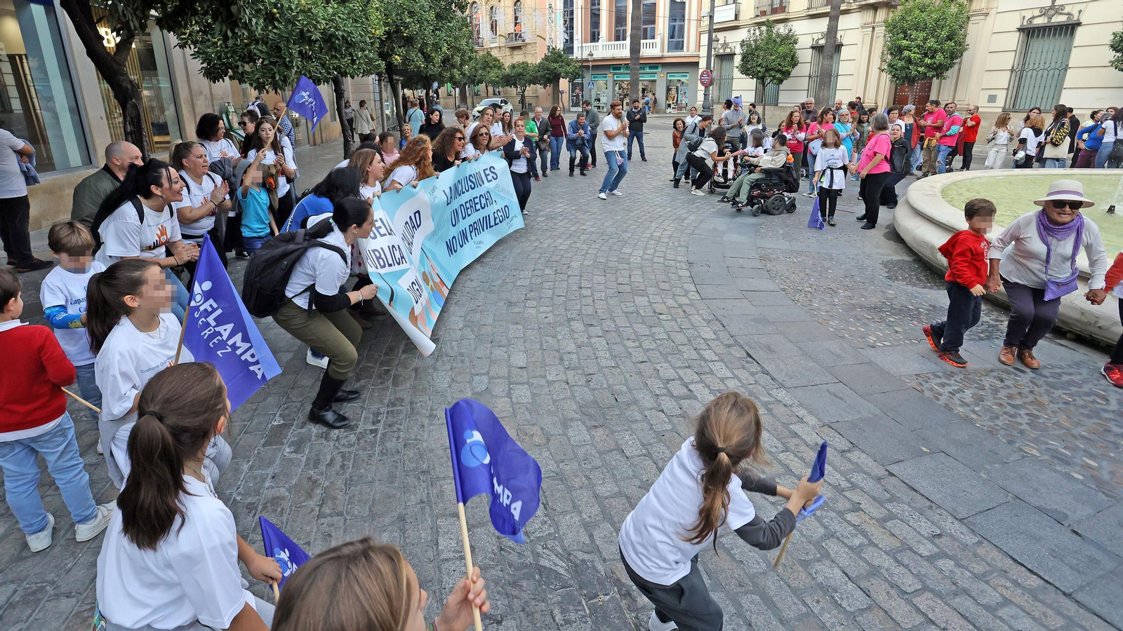 Manifestación de la Flampa de Jerez contra las faltas de recursos por necesidades especiales