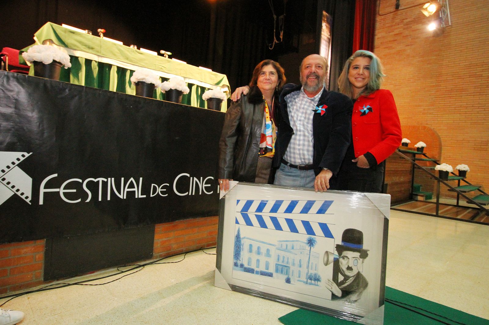 Imágenes de la entrega a Francisco Regueira del Premio Cine y Valores de Huelva Información