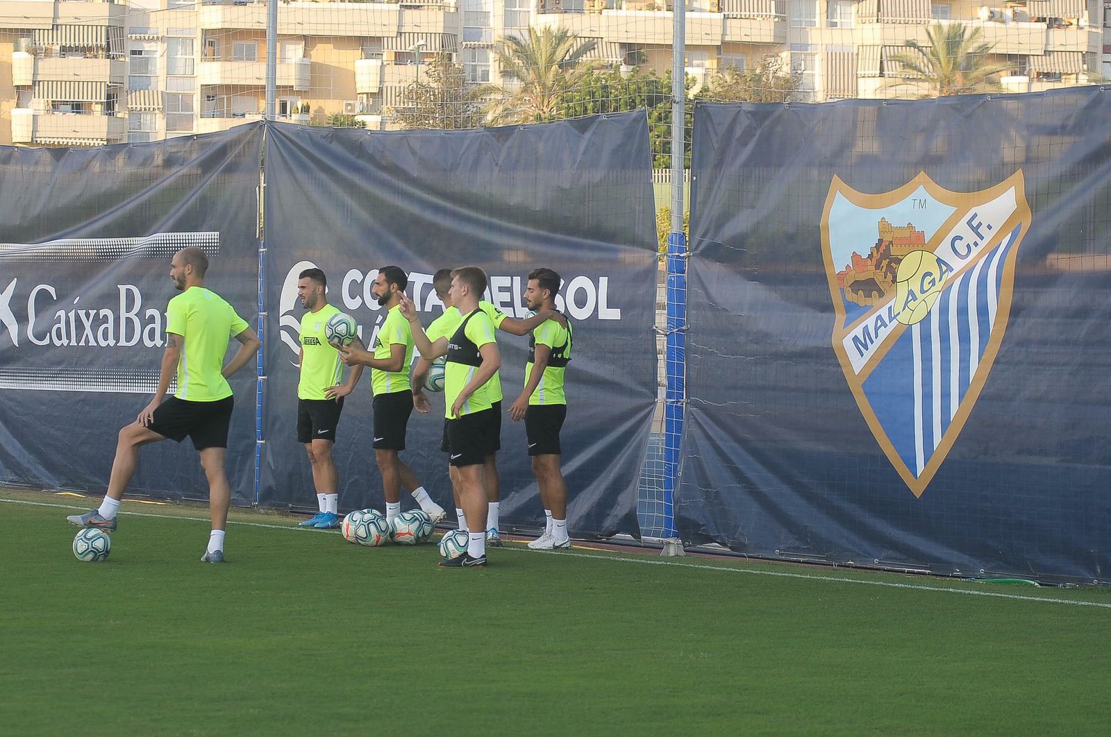 Las fotos del entrenamiento del Málaga CF tras la tormenta