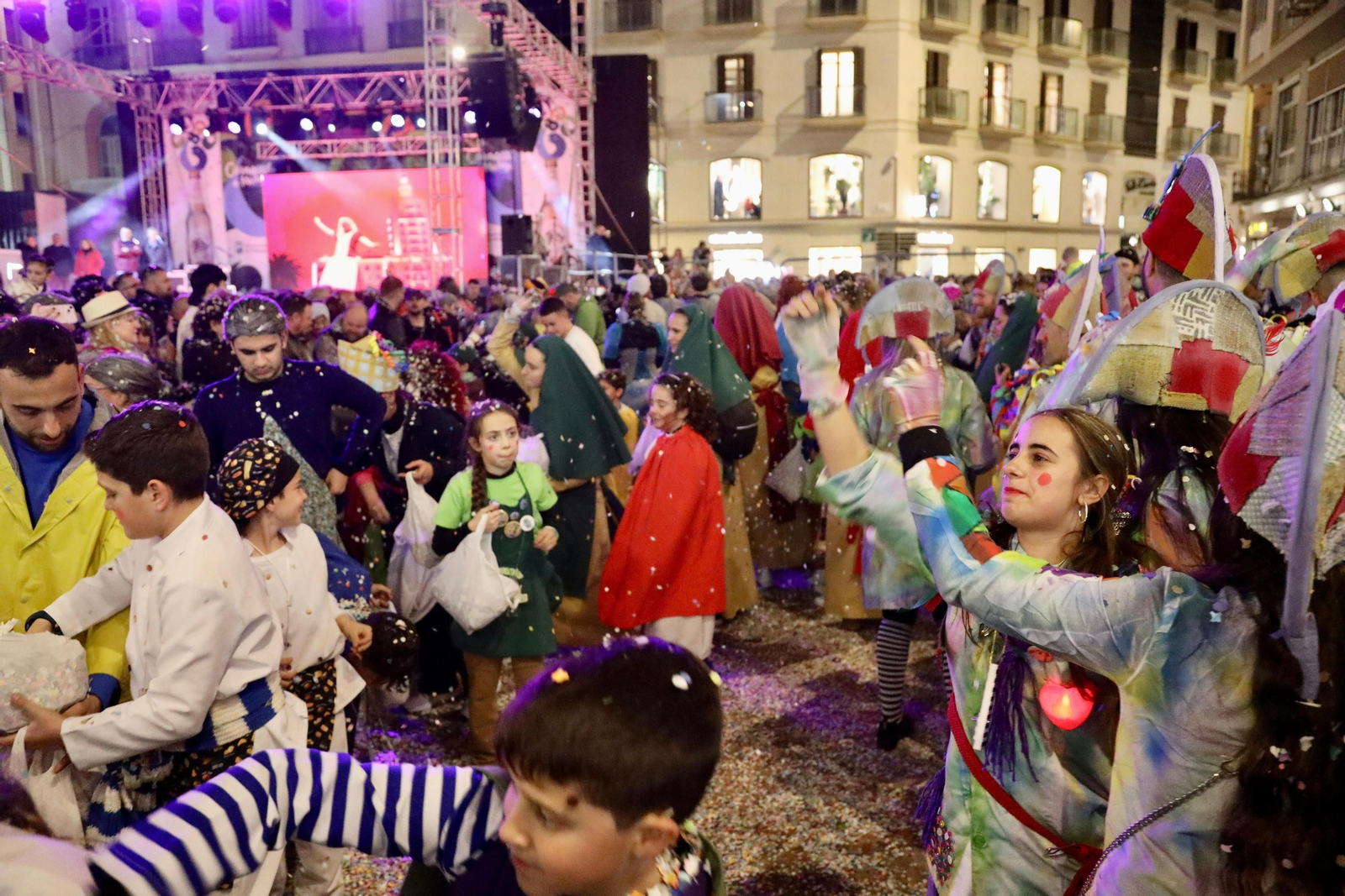 La Batalla de las Flores del Carnaval de Málaga 2024, en fotos