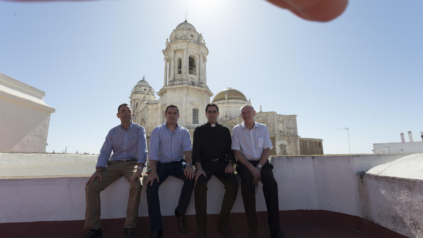 Uno de los sacerdotes y tres diáconos que se ordenaron este sábado