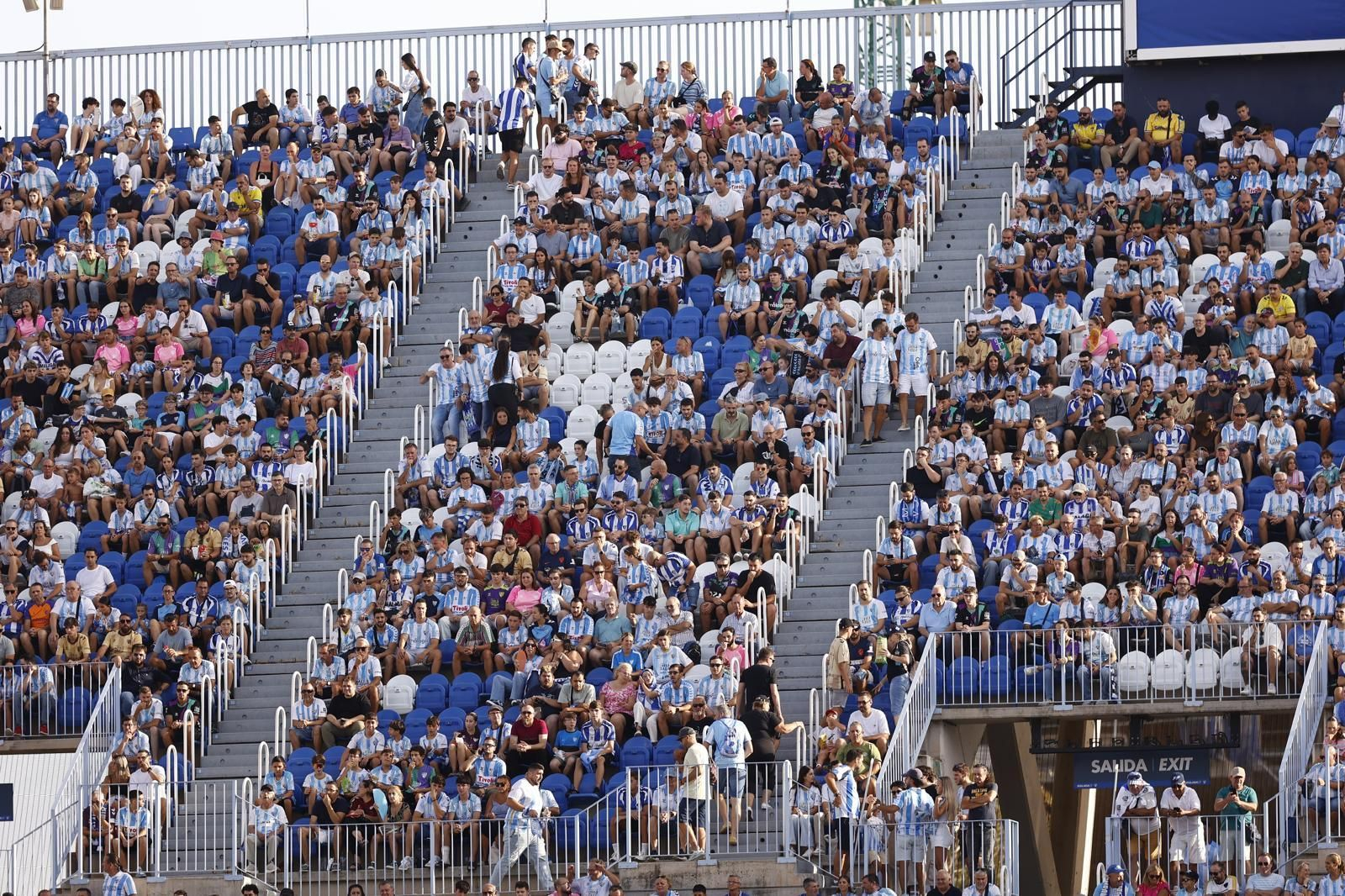 Búscate en las gradas de La Rosaleda durante el Málaga CF-Cádiz