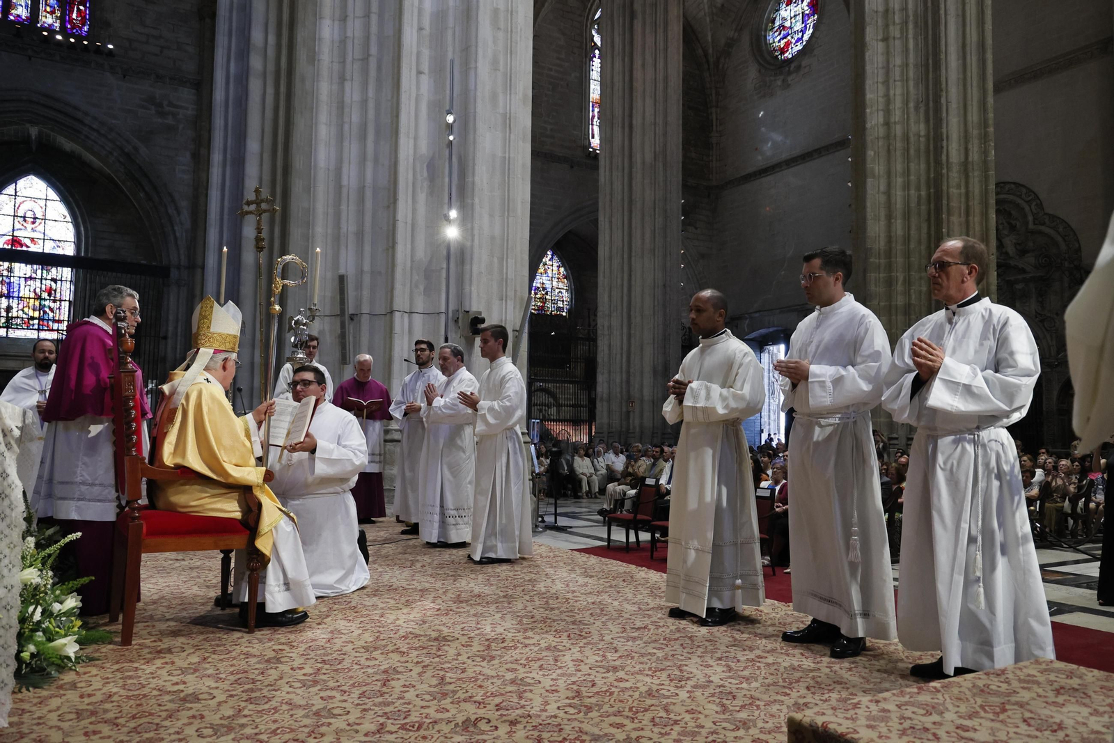La ordenación de seis nuevos diáconos, entre ellos el Hermano Pablo, secretario del Cardenal Amigo