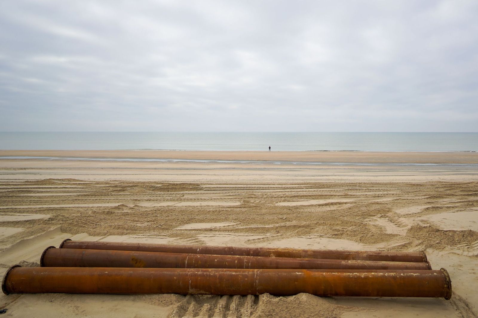 Los destrozos causados por el último temporal a la playa y al paseo marítimo de Matalascañas