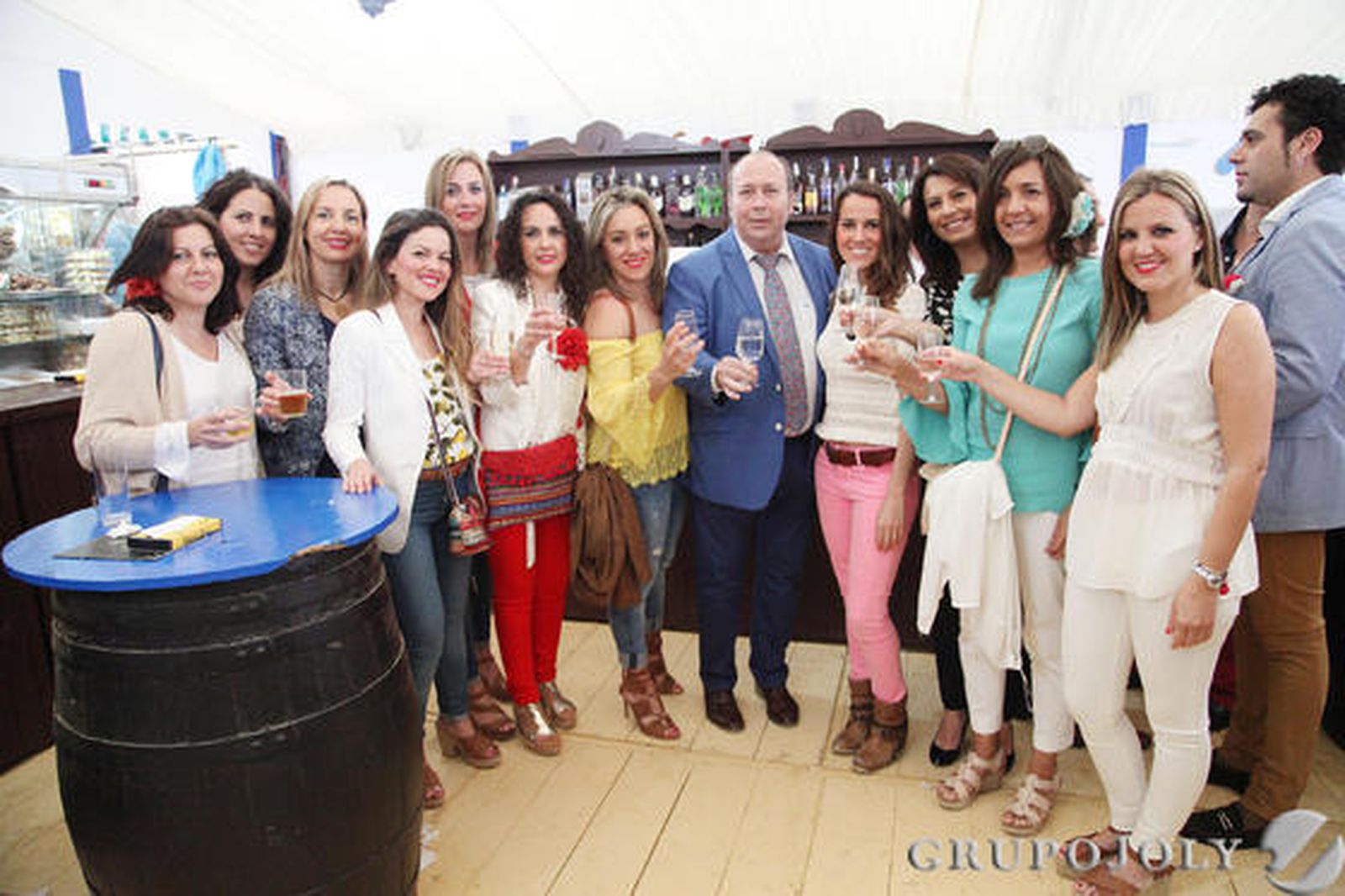 Personal de la clínica dental Esprohident brindan junto a Benjamín Sánchez, del Diario. 

Foto: Vanesa Lobo