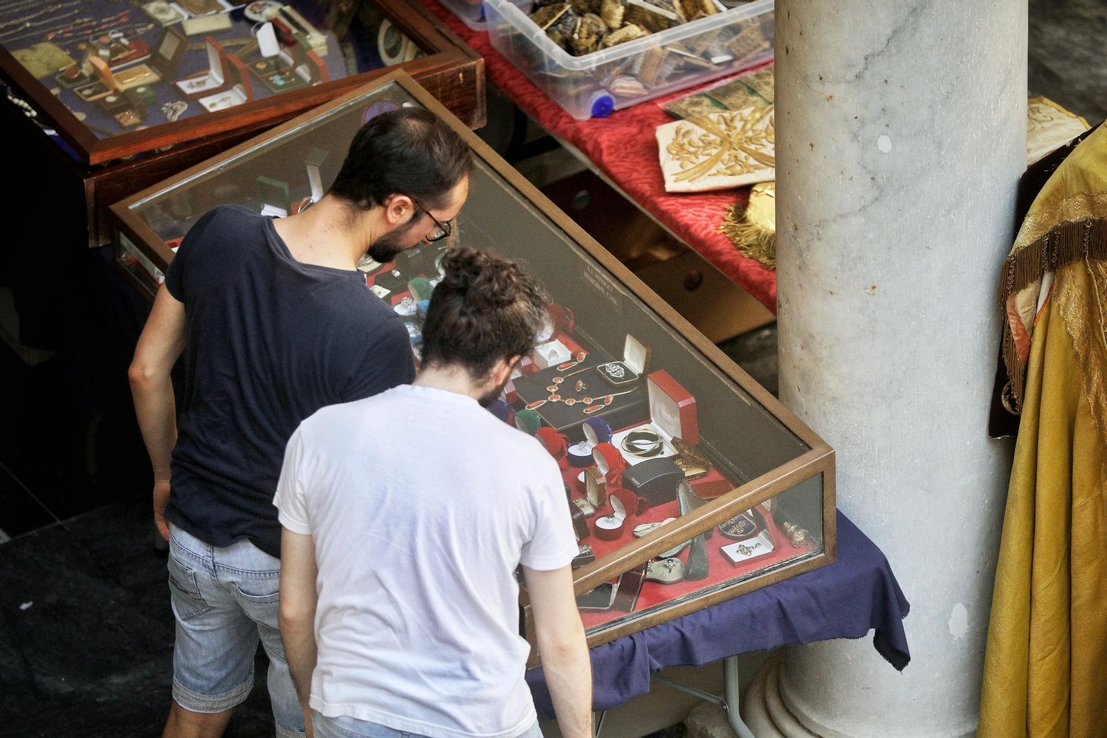 Las imágenes del Mercado de Antigüedades y Coleccionismo en el convento de Santo Domingo