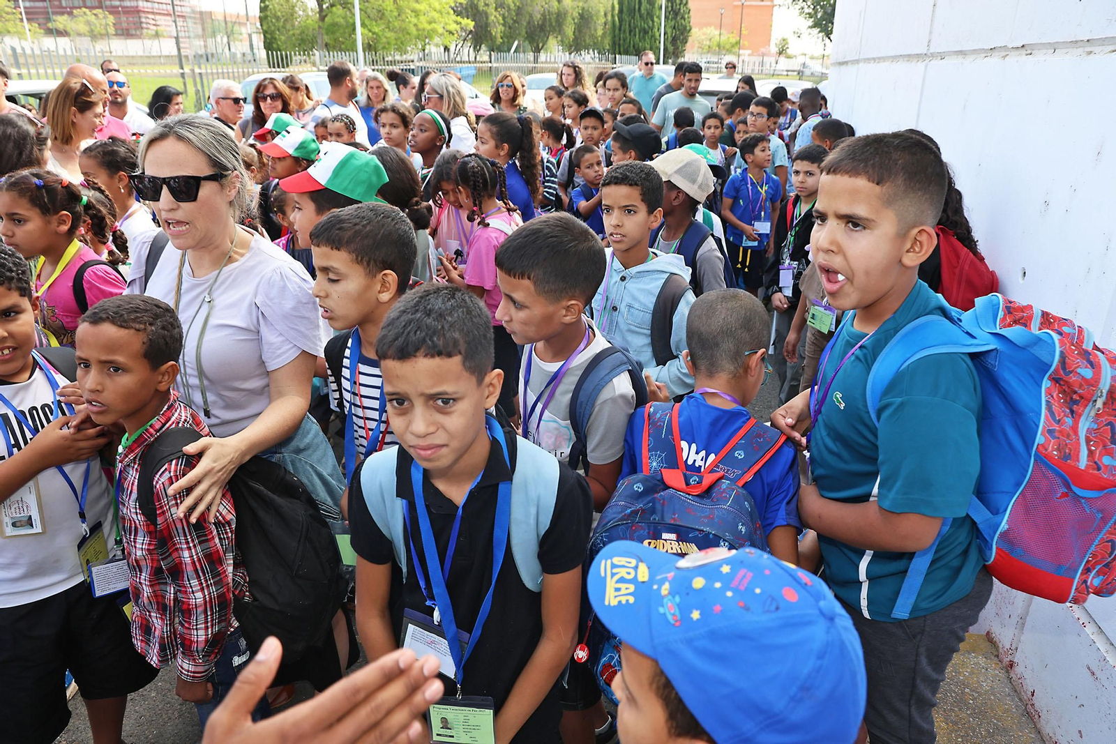 Imágenes del recibimiento a los  niños procedentes de los campamentos saharauis que pasarán sus vacaciones en Huelva