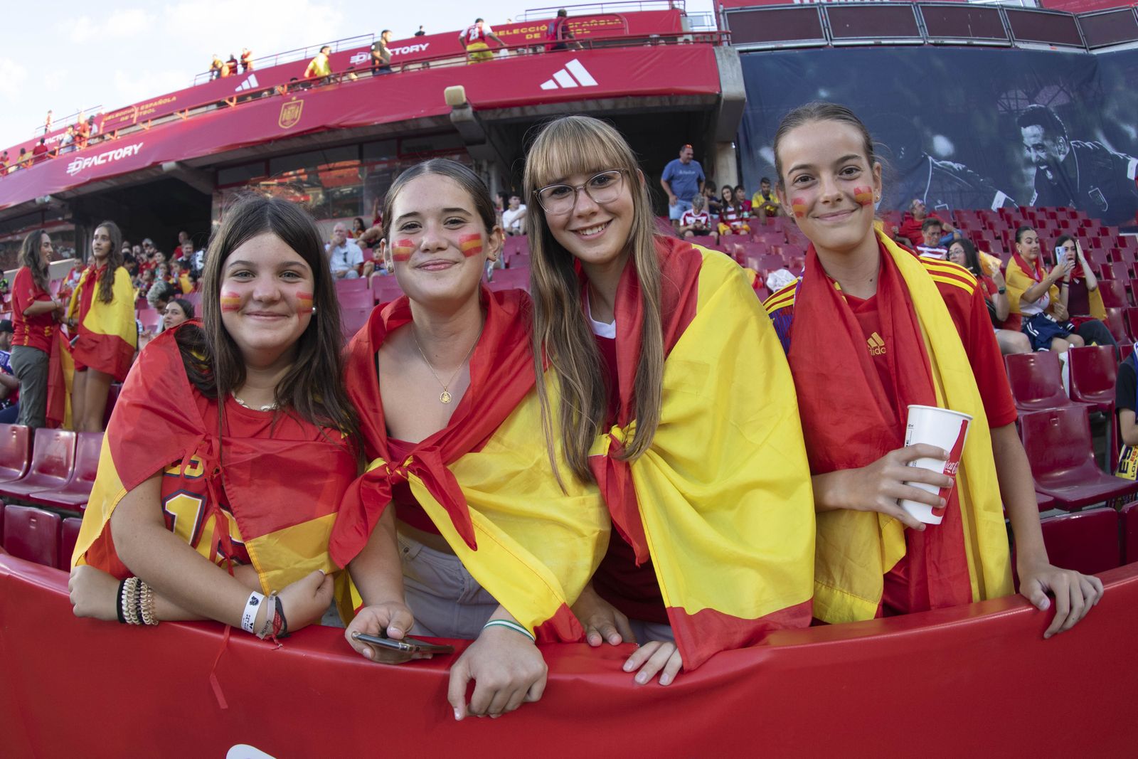 Así fue el ambiente en Los Cármenes del partido España-Chipre