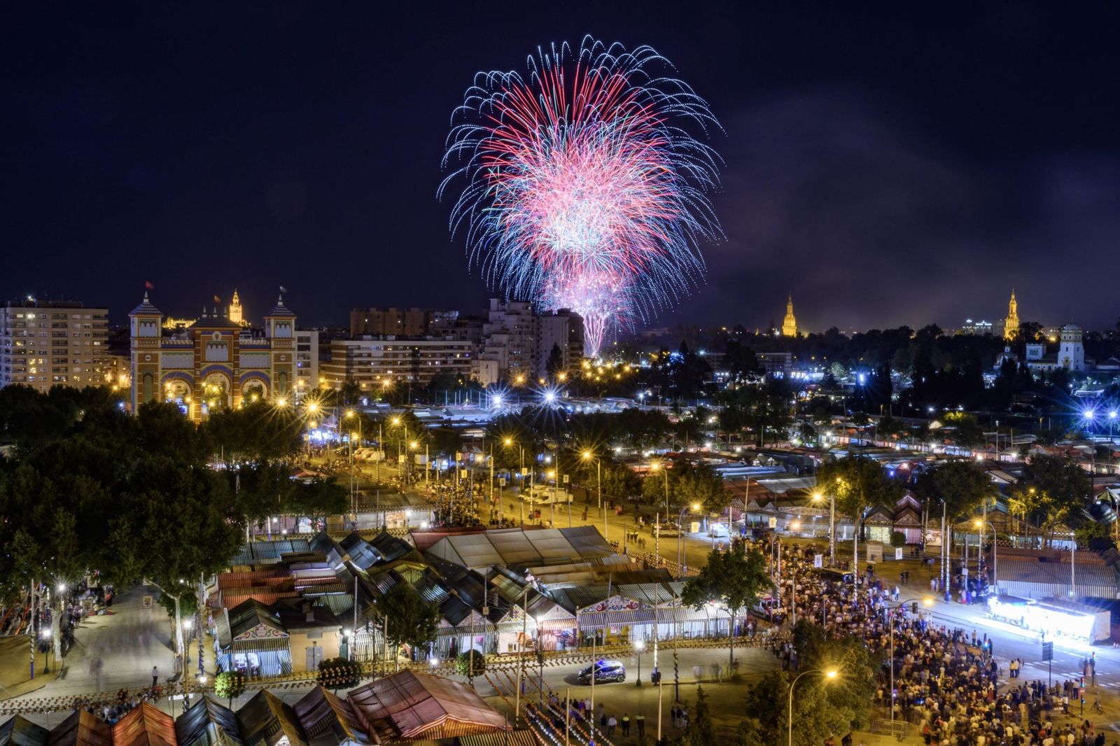 Los fuegos artificiales con los que este domingo acabará la Feria de Sevilla.