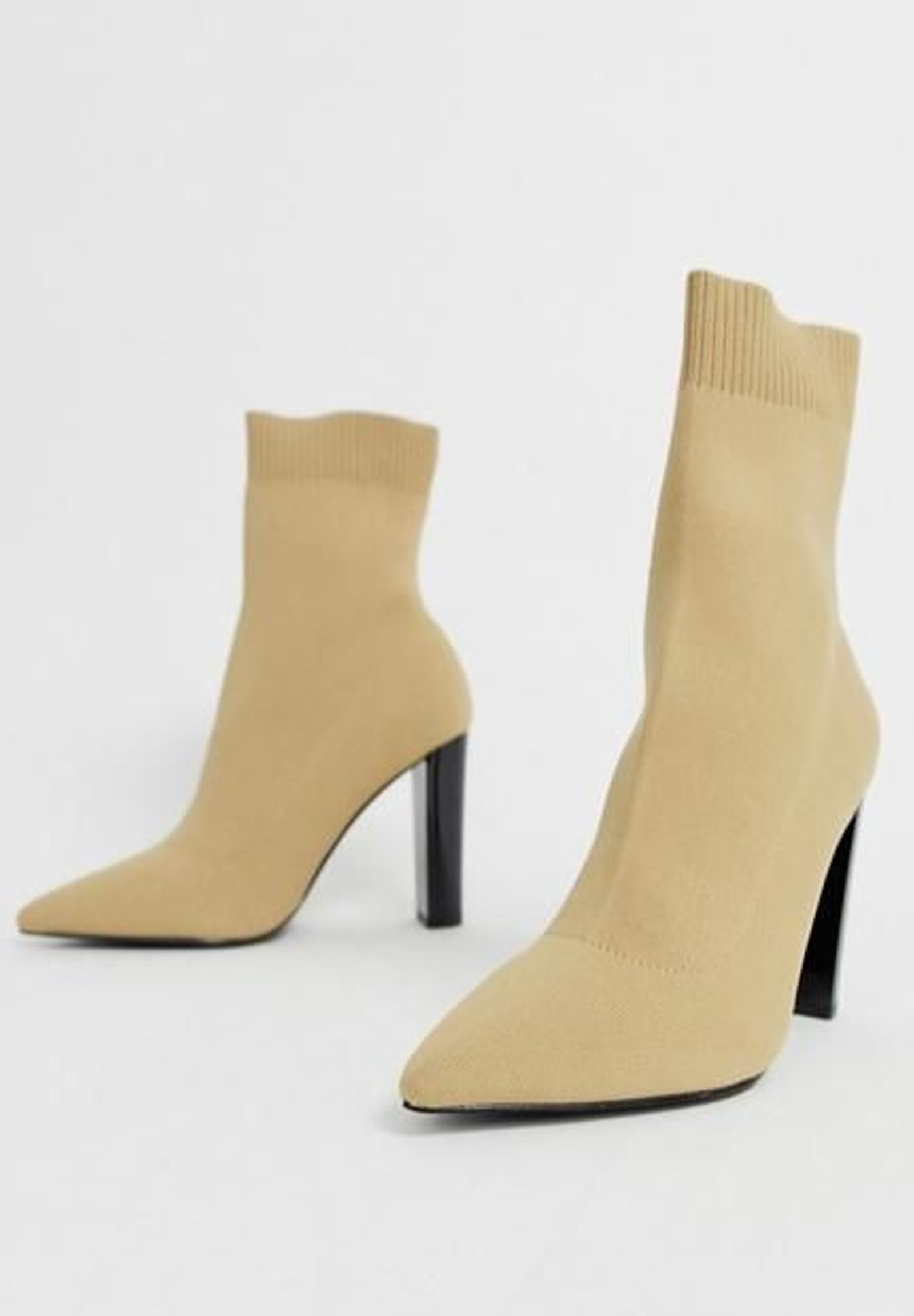 Botas tipo calcetín con tacón cuadrado en punto beis @ASOS