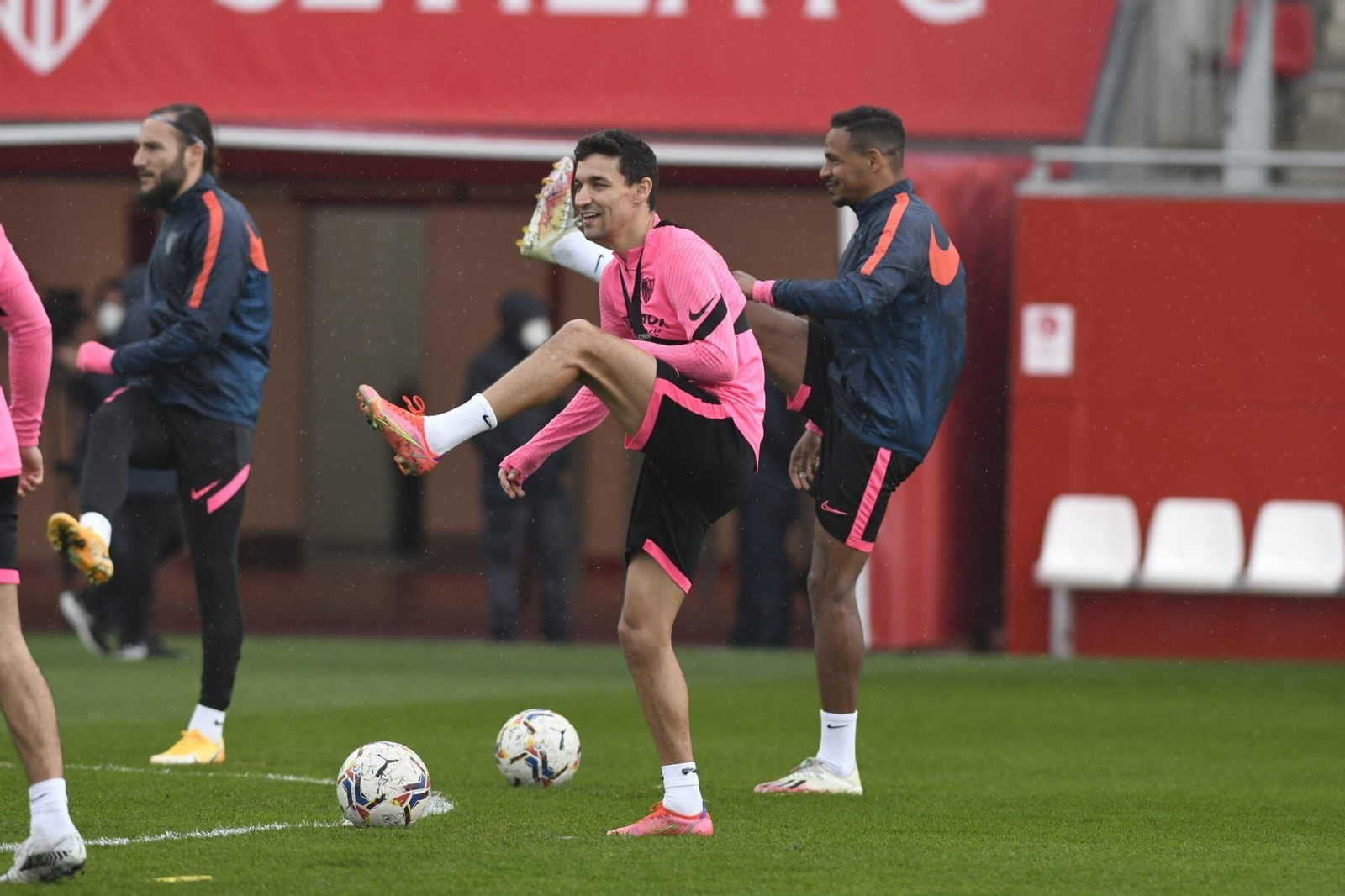 Jesús Navas, que esta vez no va con la selección, Y Fernando, dos de los que necesitaban más el descanso.