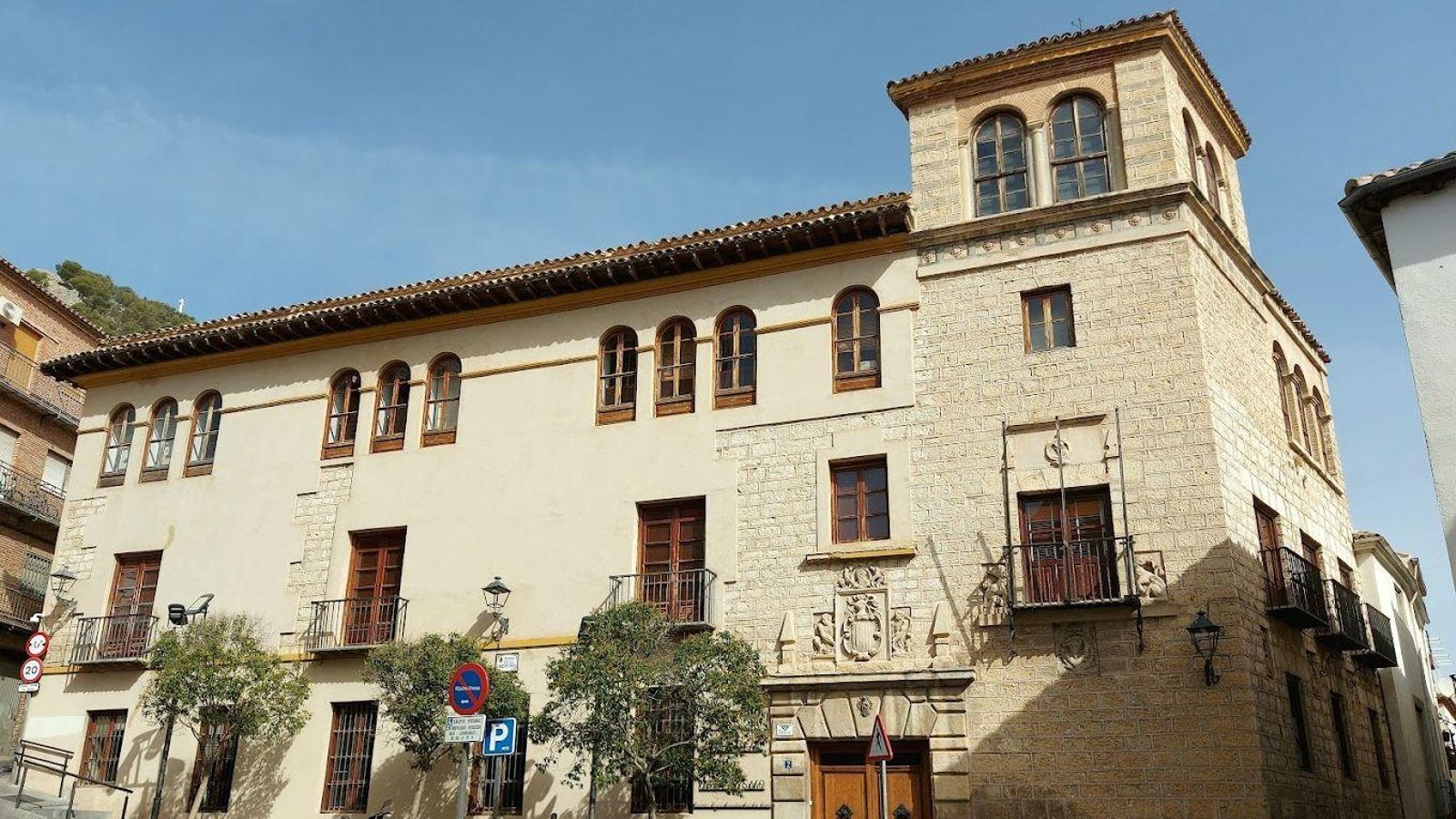 Palacio ubicado en plena plaza de La Merced.