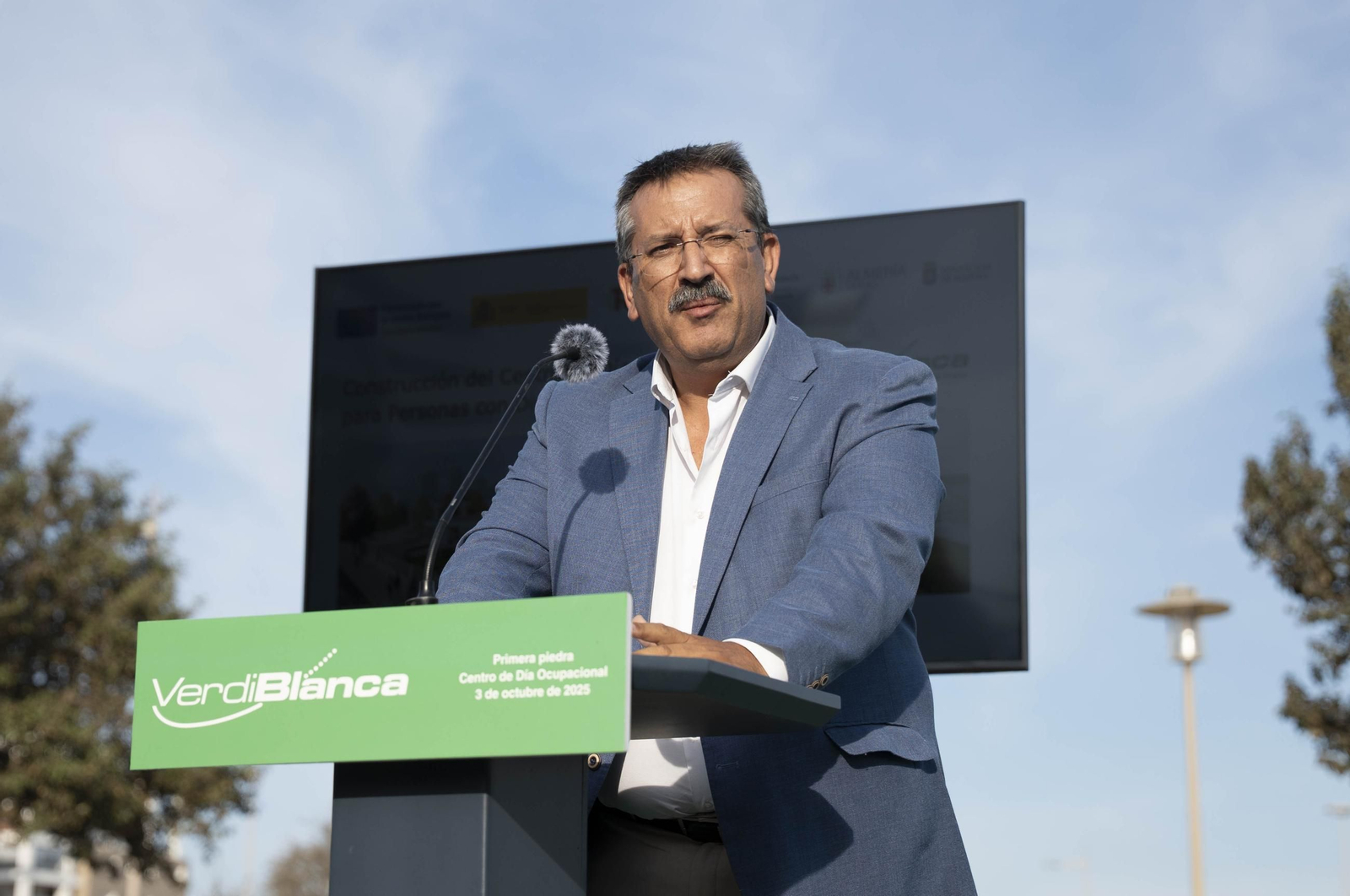 Las imágenes de la primera piedra del centro de día ocupacional Juan Goytisolo de Verdiblanca en Almería