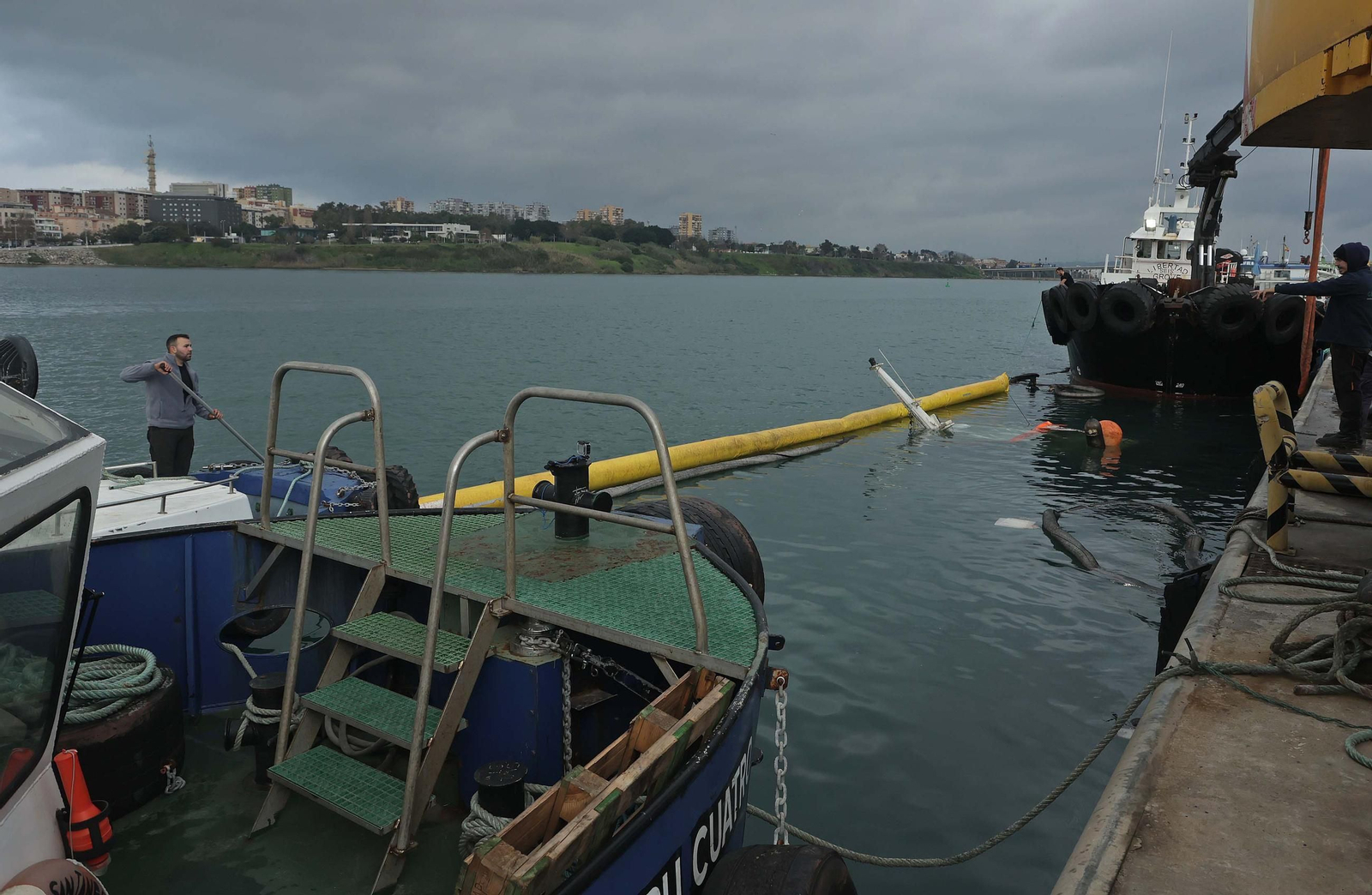 Fotos del reflote del Global One en el puerto de Algeciras