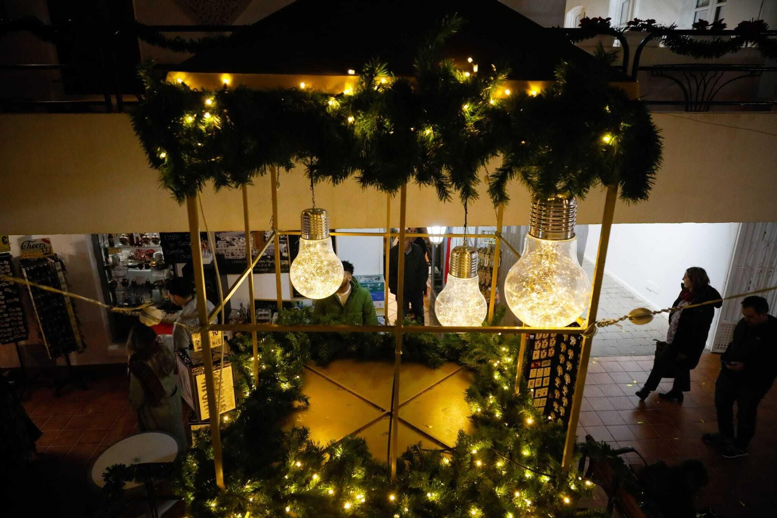 Las mejores imágenes de la iluminación navideña de Mojácar con las luces de Ferrero Rocher