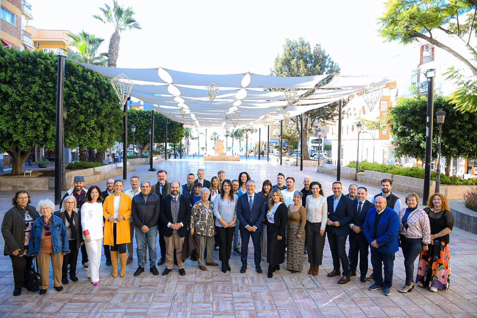 El Gobierno de Rincón de la Victoria con los protagonistas de las actividades navideñas.