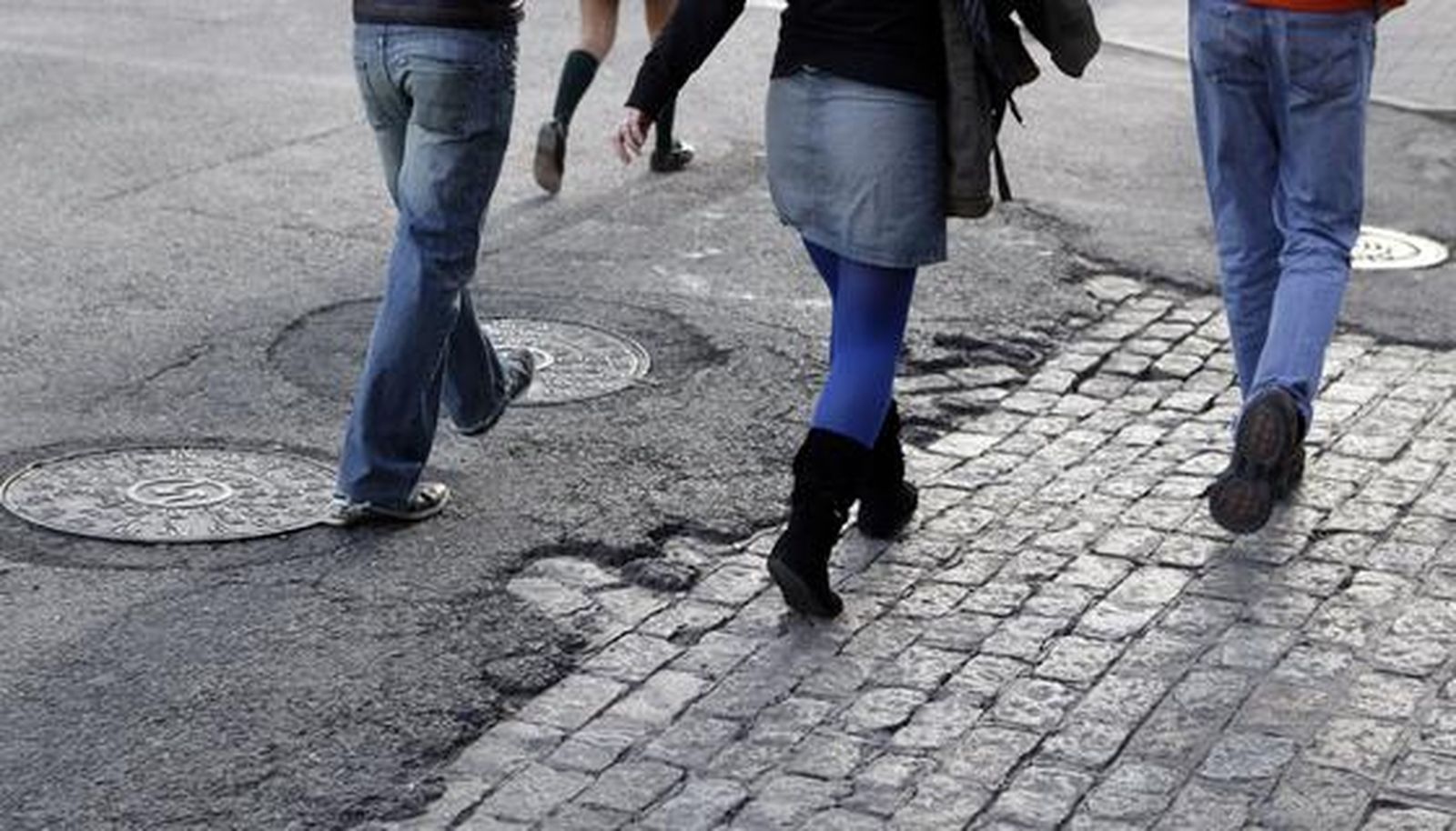 Estado del asfalto en la zona de Escuelas Pías.

Foto: Antonio Pizarro
