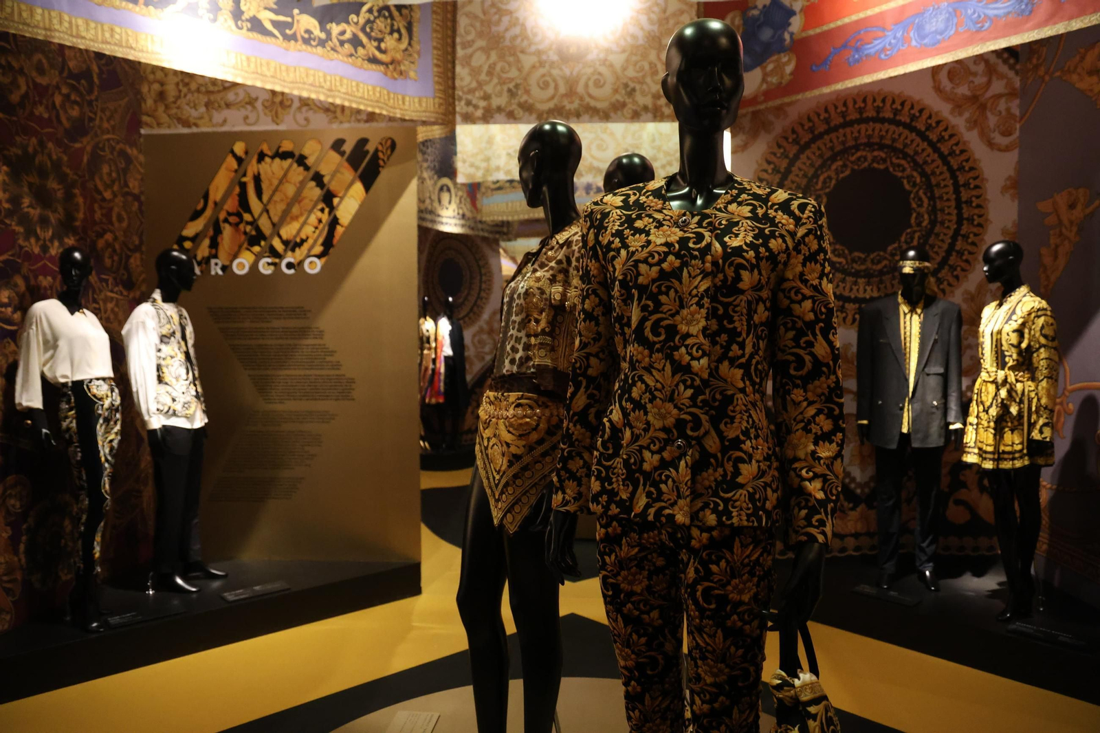 Todos los detalles de la exposición de Versace en Málaga, en imágenes