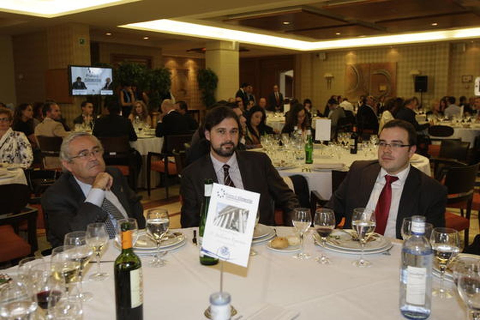 El profesor y colaborador de Diario de Almería, Andrés García Lorca, con David Baños y David Iglesias.

Foto: Fran Leonardo