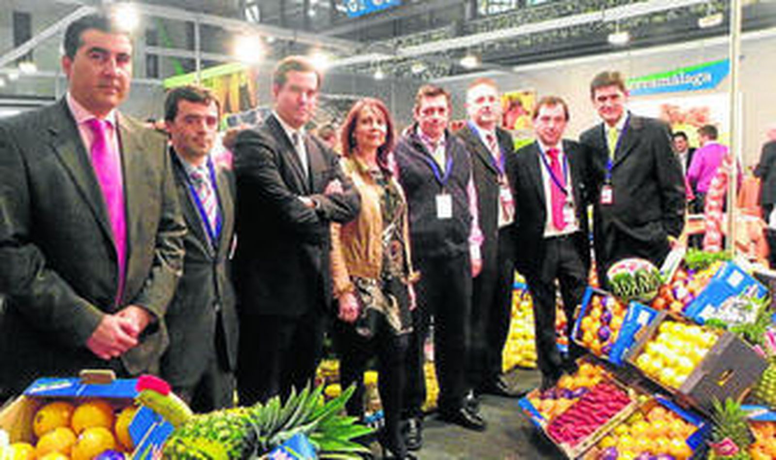 Esther Molina, en el centro, con los participantes en el encuentro.